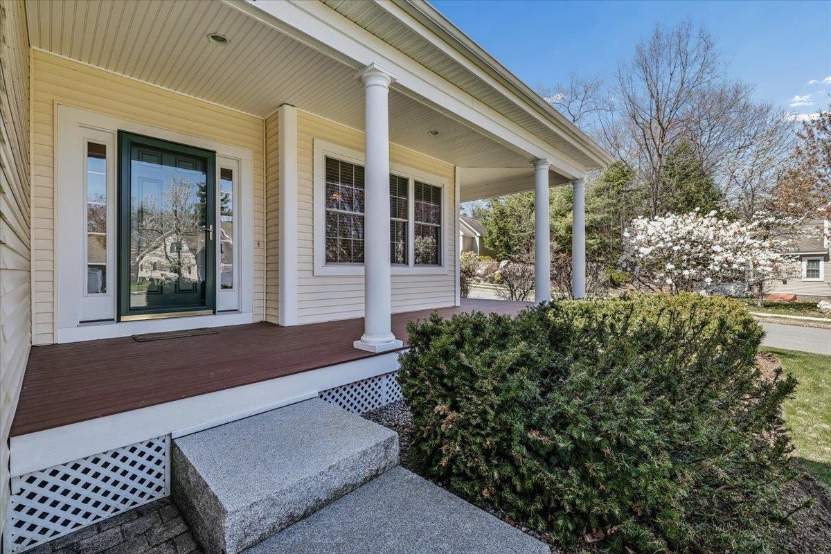32 White Pine Ln, Manchester, NH 03102