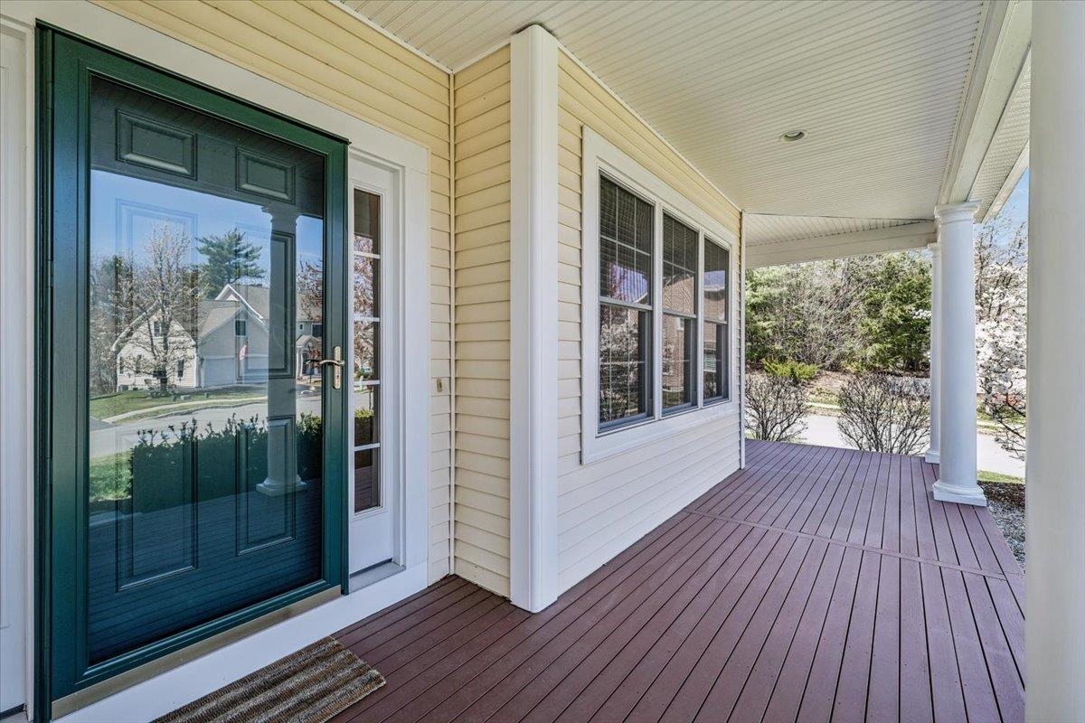 32 White Pine Ln, Manchester, NH 03102