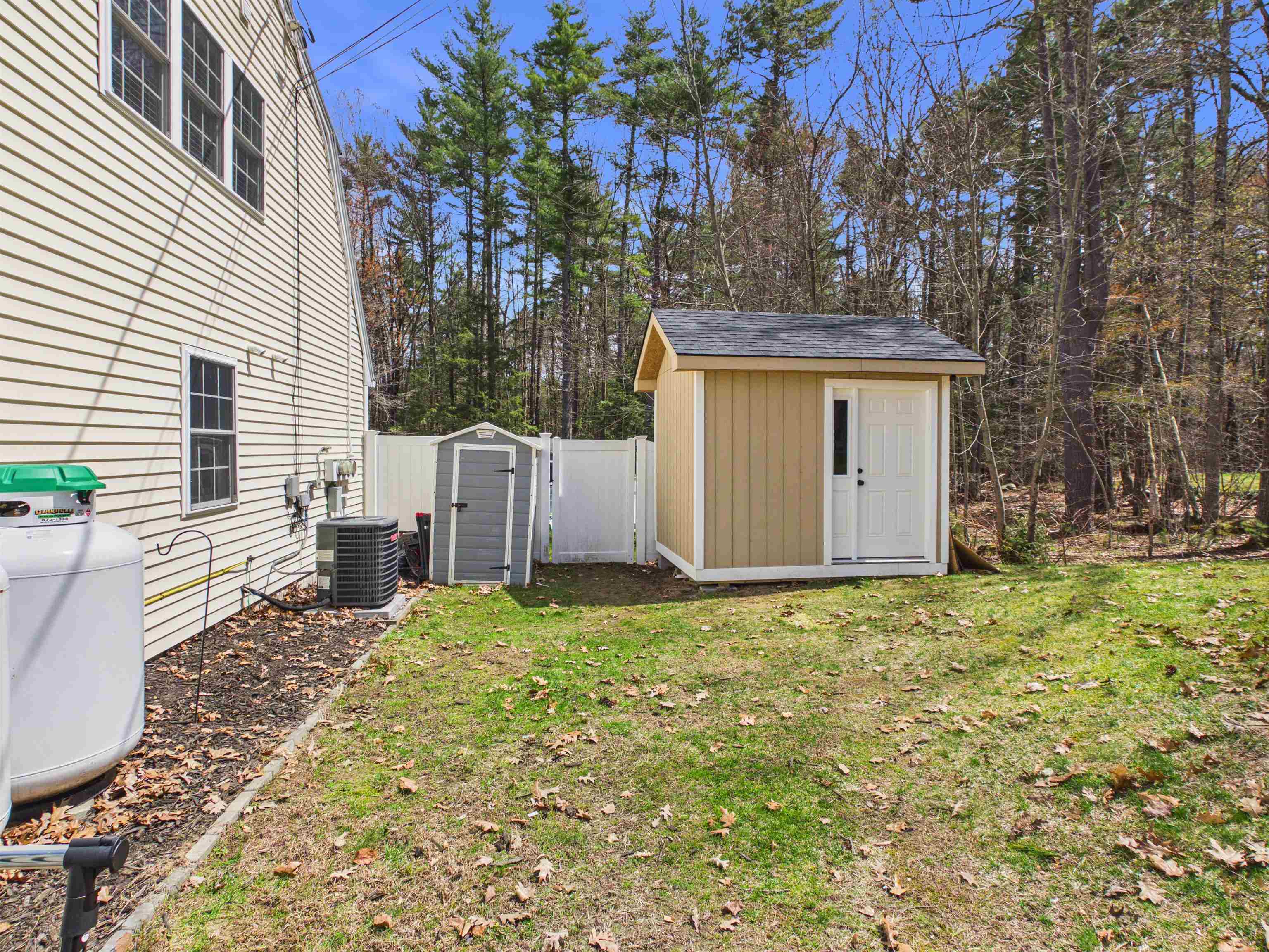 19 Deerwood Dr, Amherst, NH 03031
