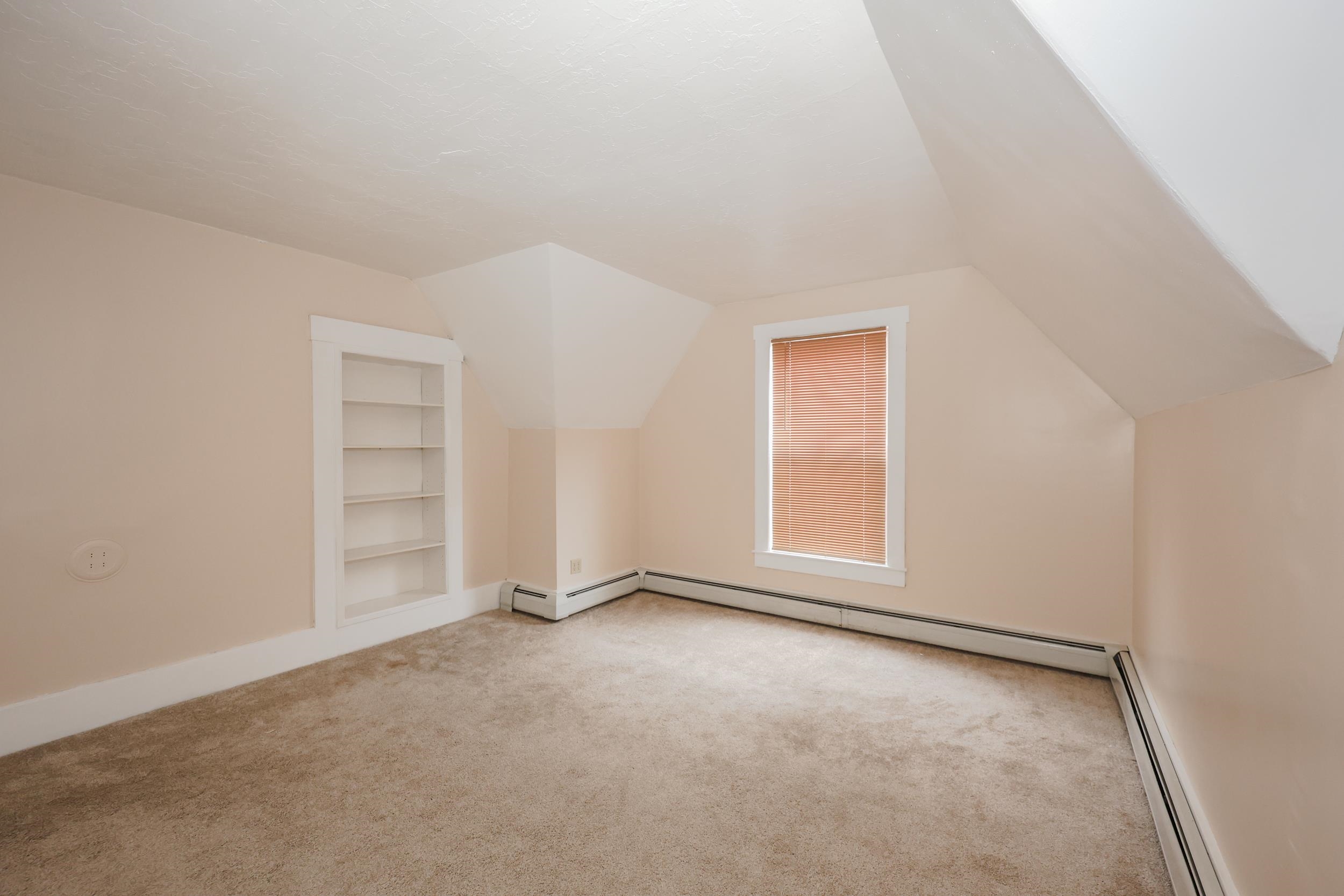 14 Chestnut St, Pittsfield, NH 03263