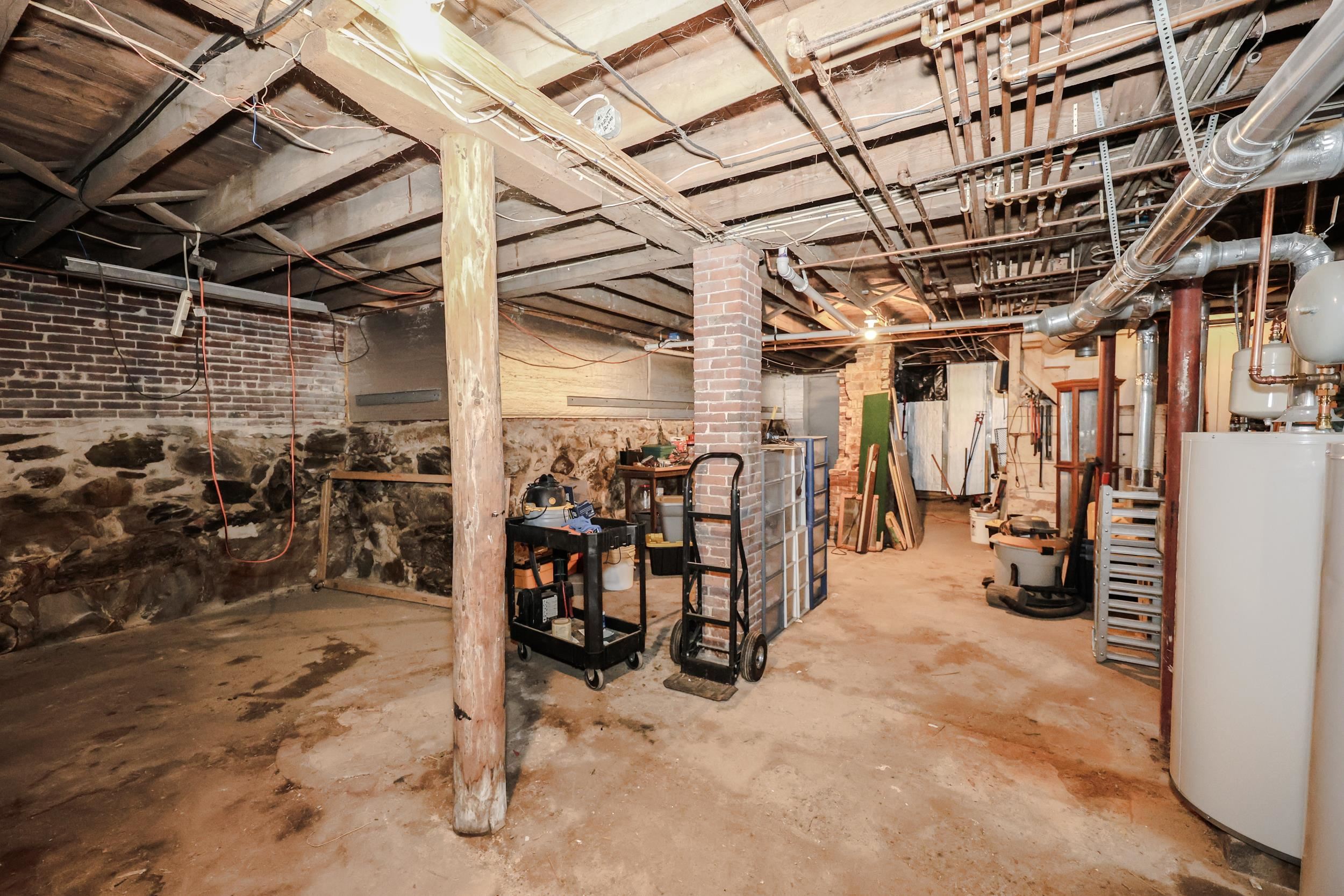 14 Chestnut St, Pittsfield, NH 03263