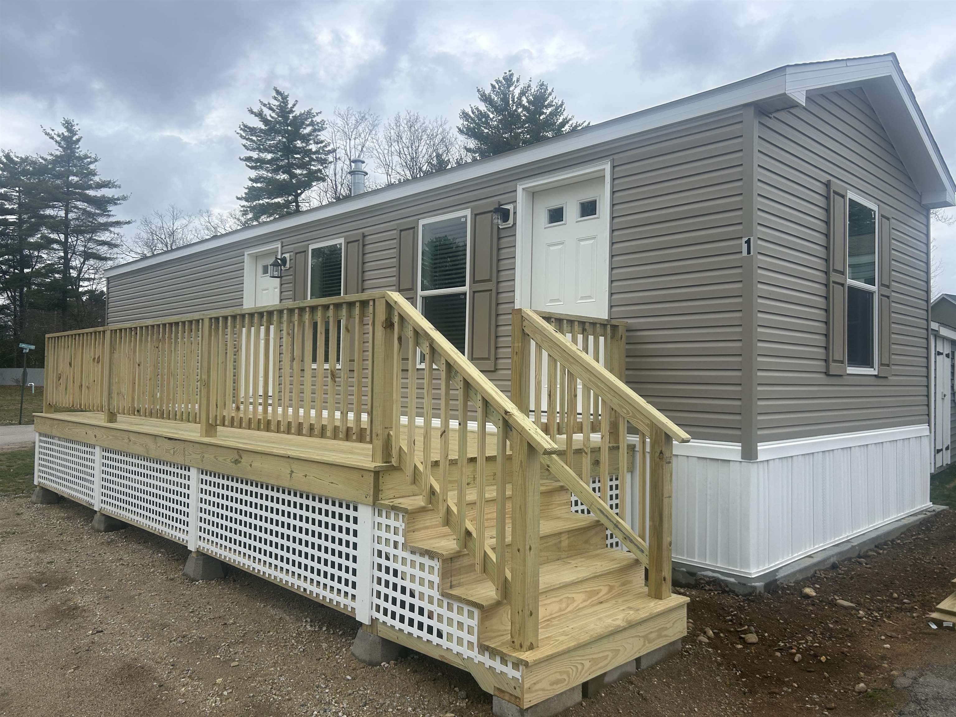 1 Wolf Ln, Somersworth, NH 03878