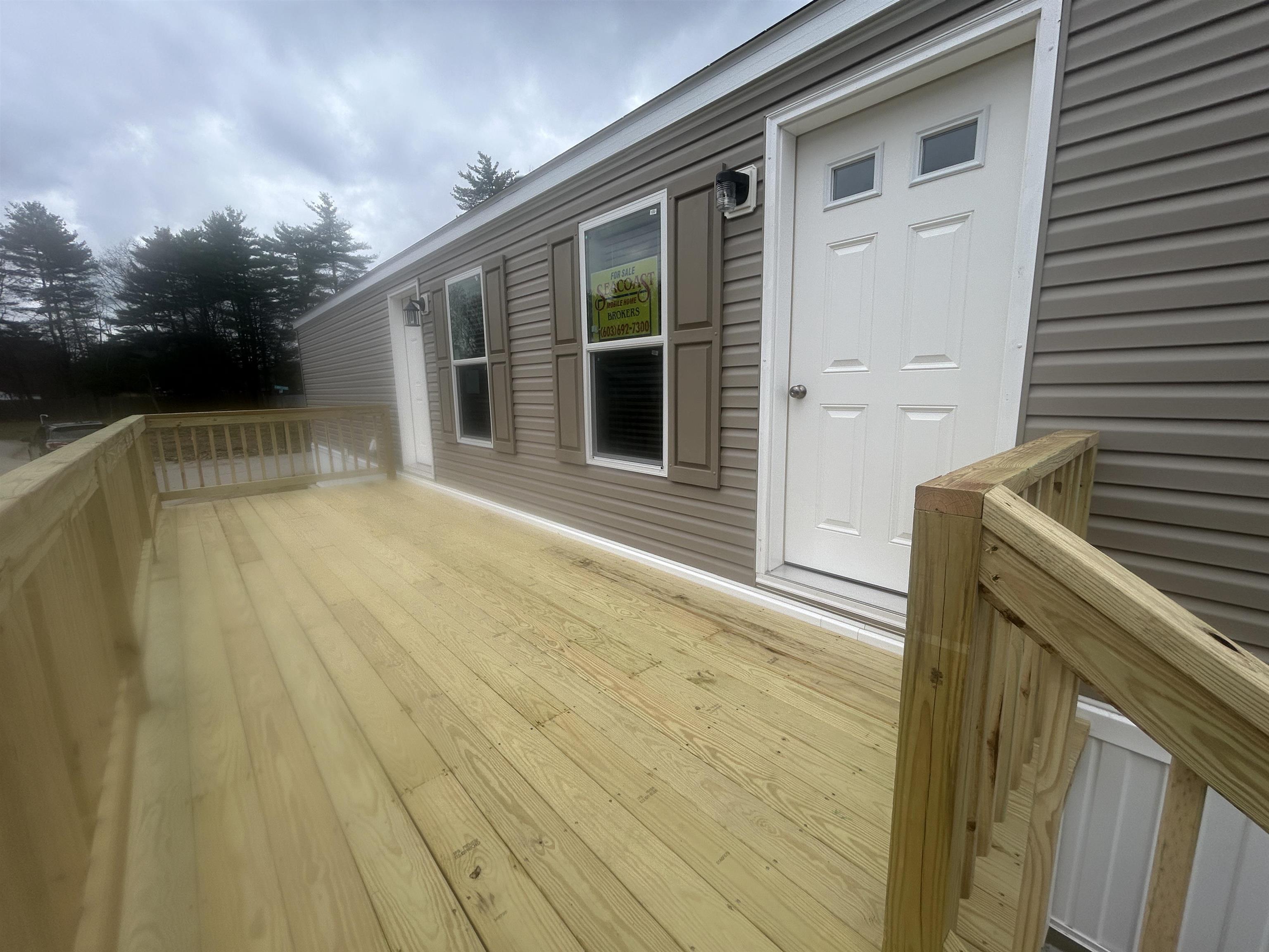 1 Wolf Ln, Somersworth, NH 03878