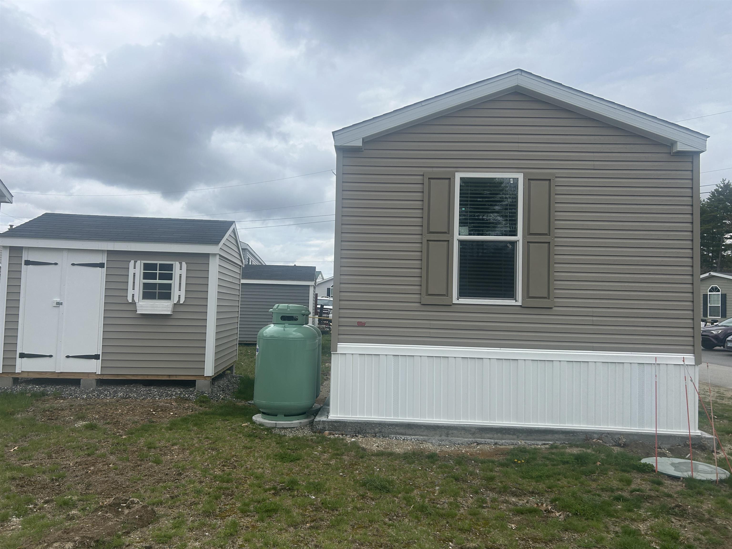 1 Wolf Ln, Somersworth, NH 03878