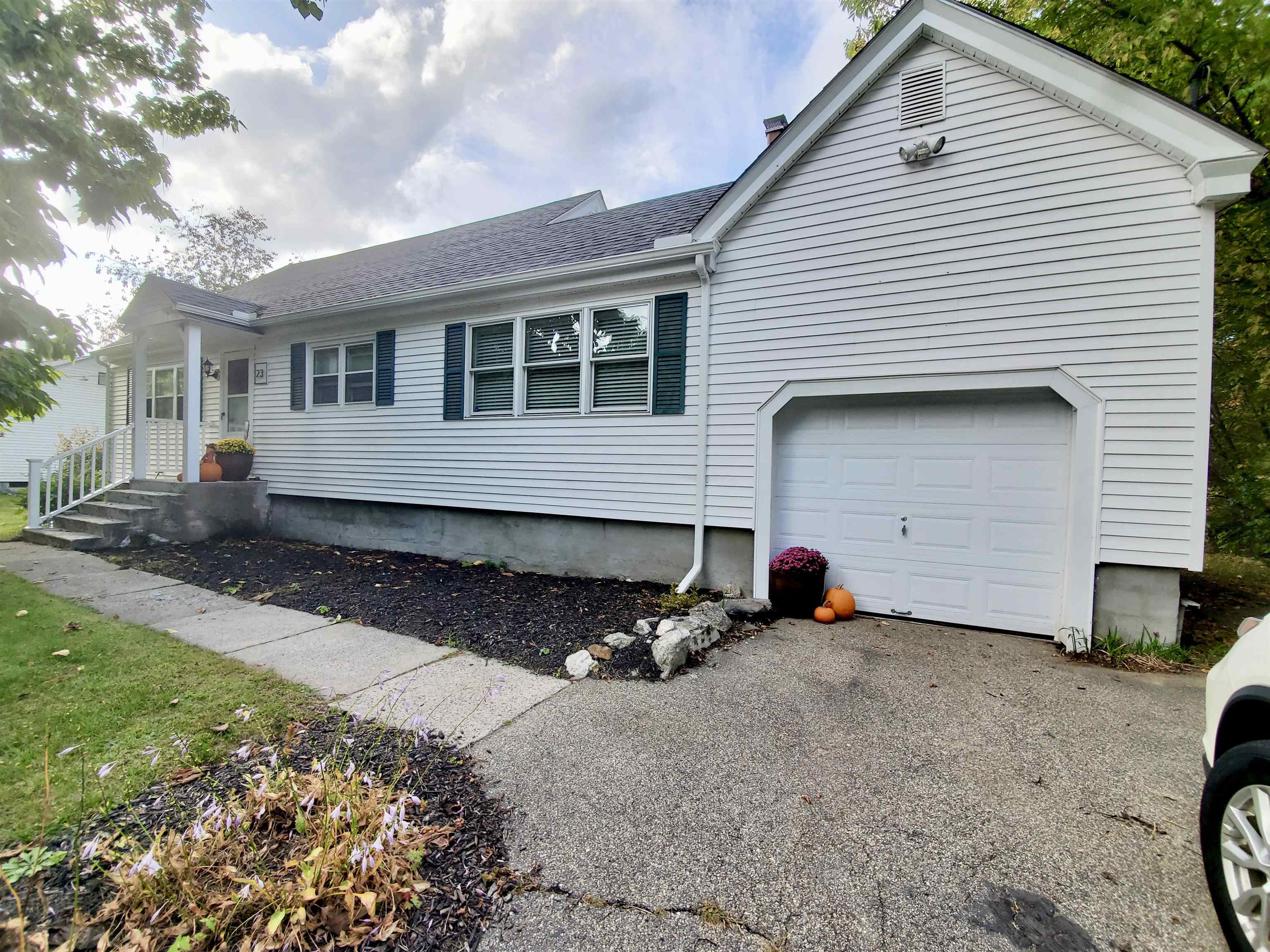 23 Jericho Rd, Pelham, NH 03076-3613