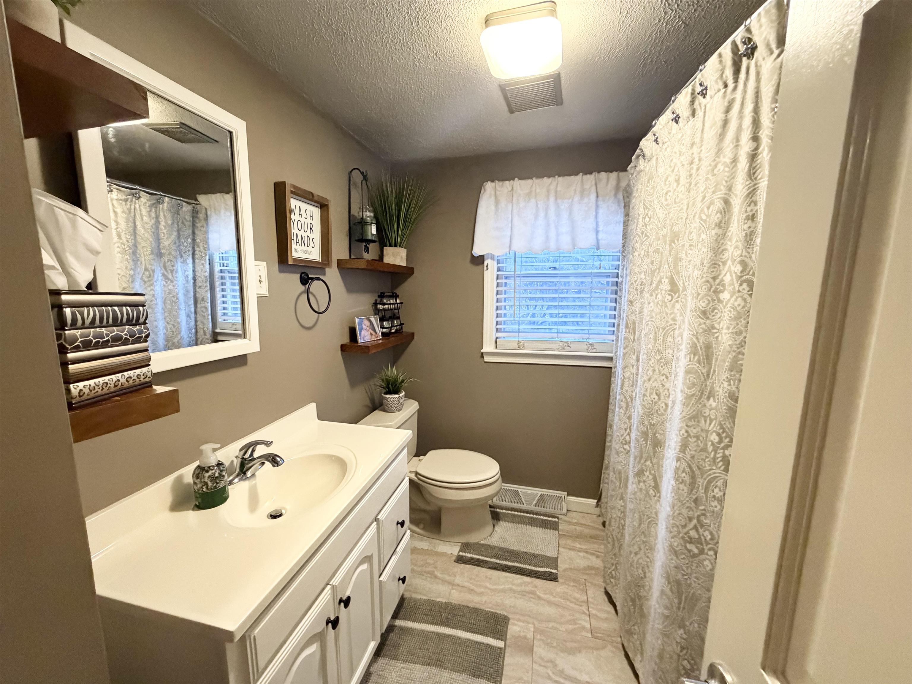 23 Jericho Rd, Pelham, NH 03076-3613