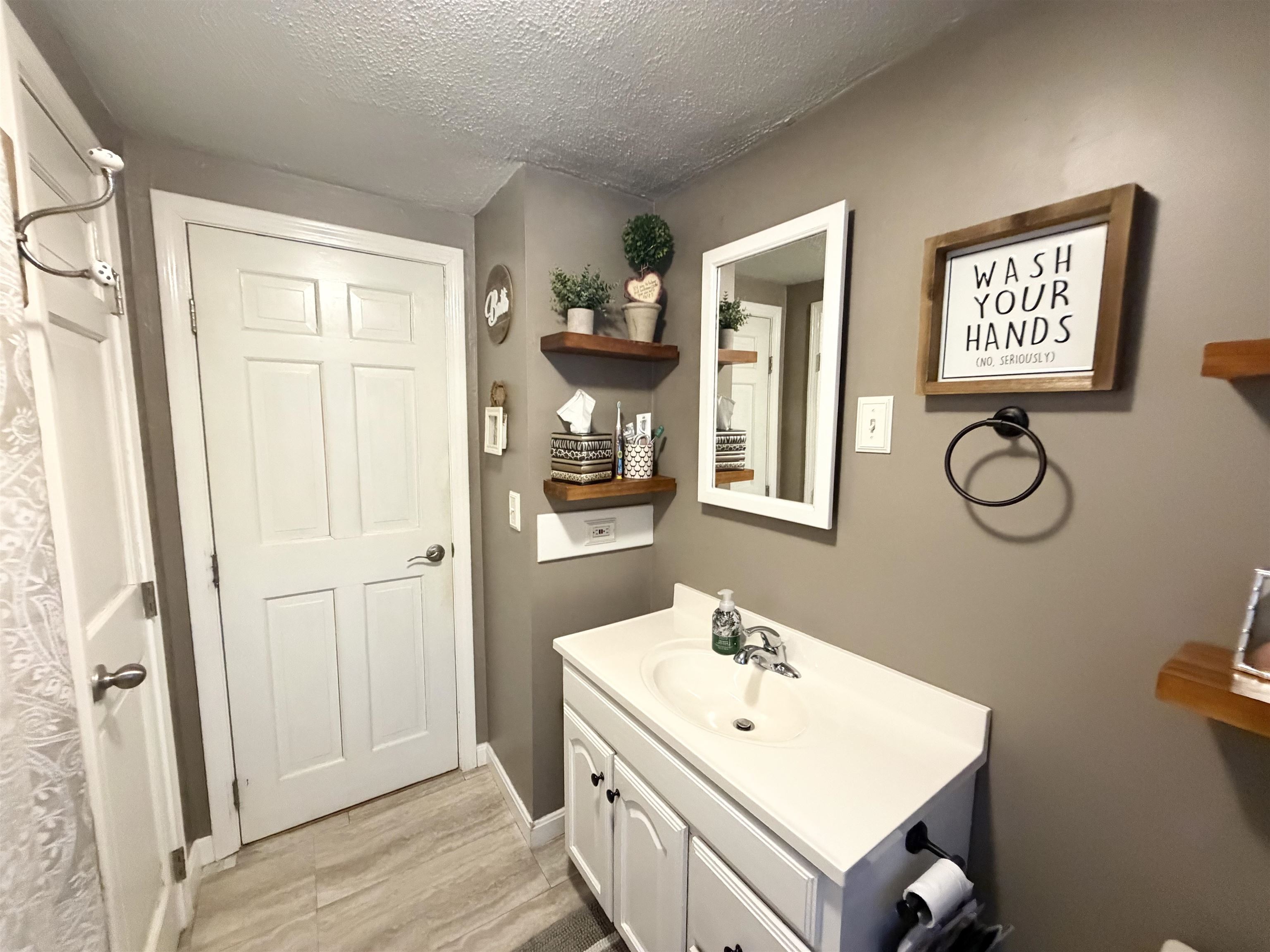 23 Jericho Rd, Pelham, NH 03076-3613
