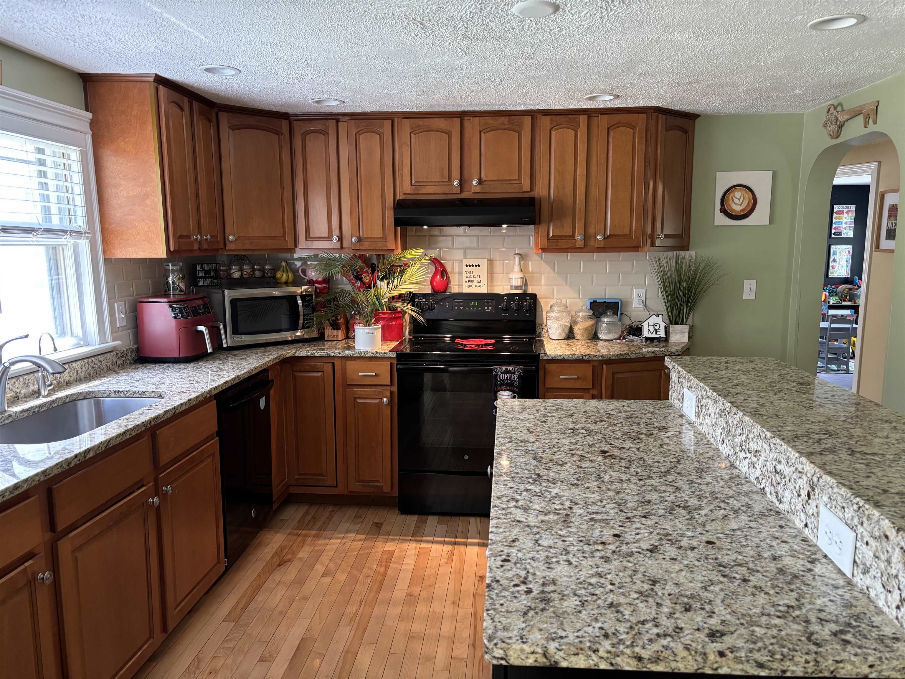 23 Jericho Rd, Pelham, NH 03076-3613