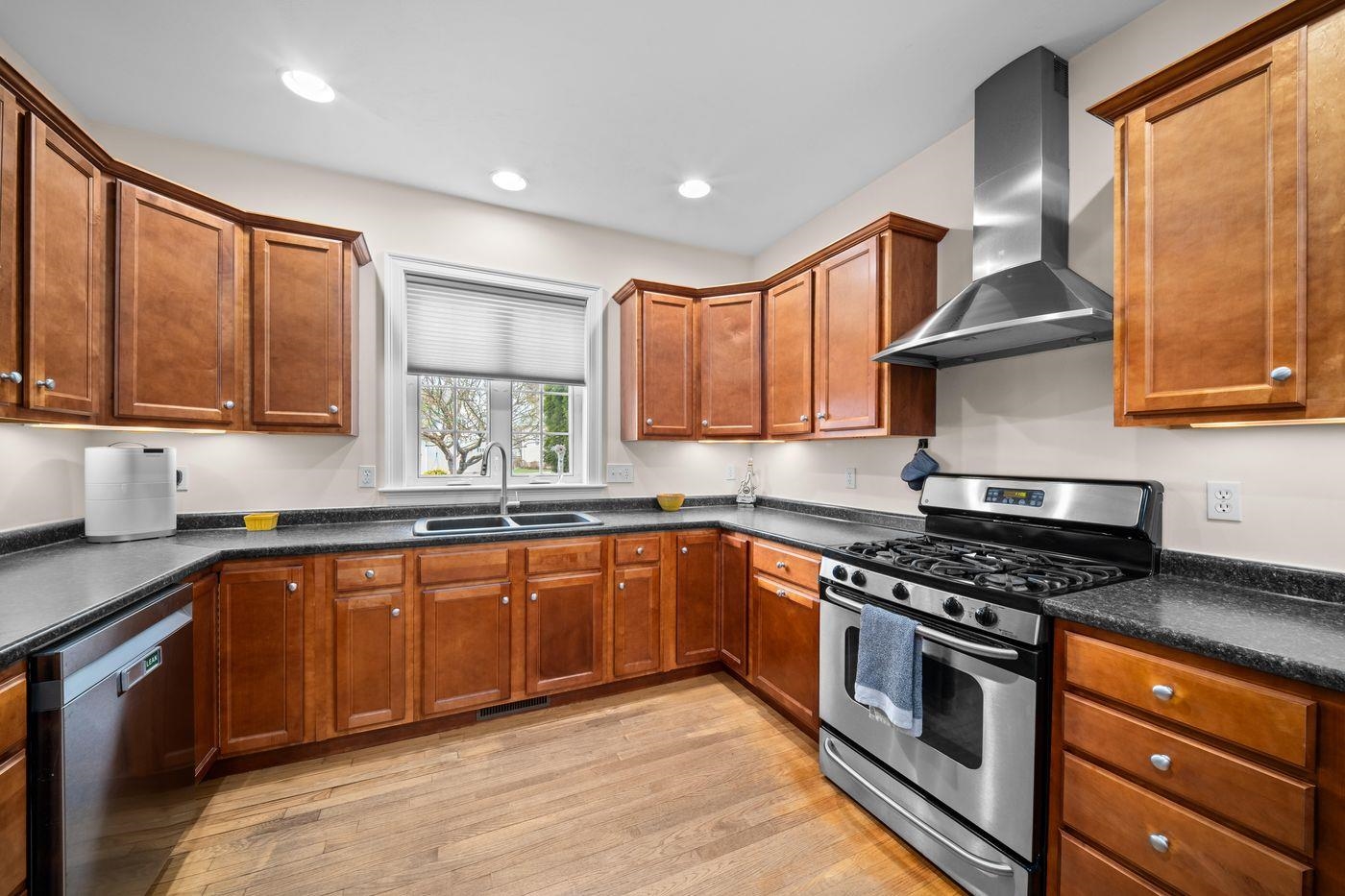 38 Tansy Ave, Stratham, NH 03885