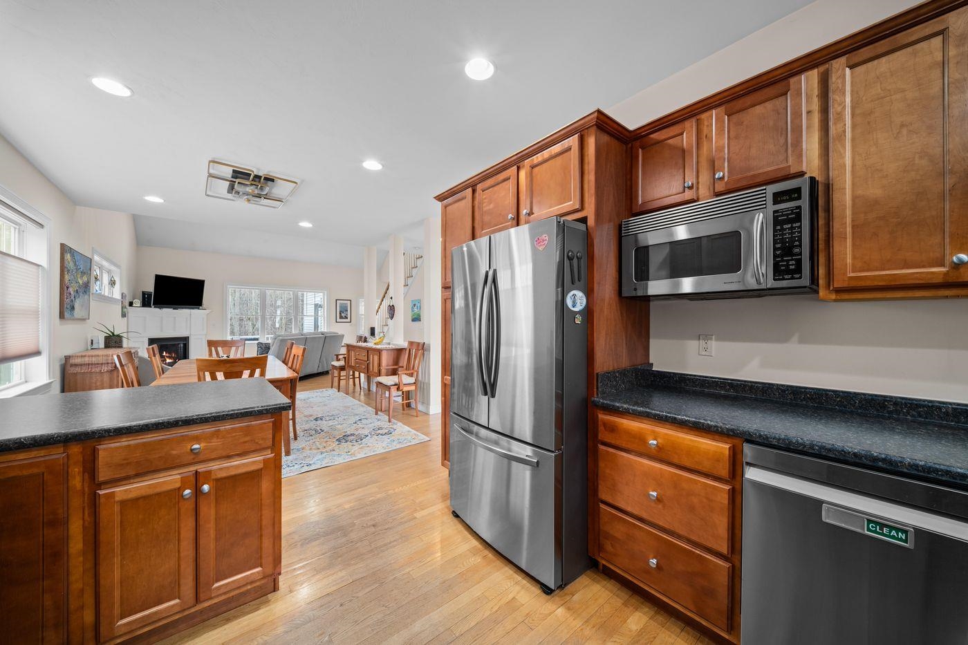 38 Tansy Ave, Stratham, NH 03885