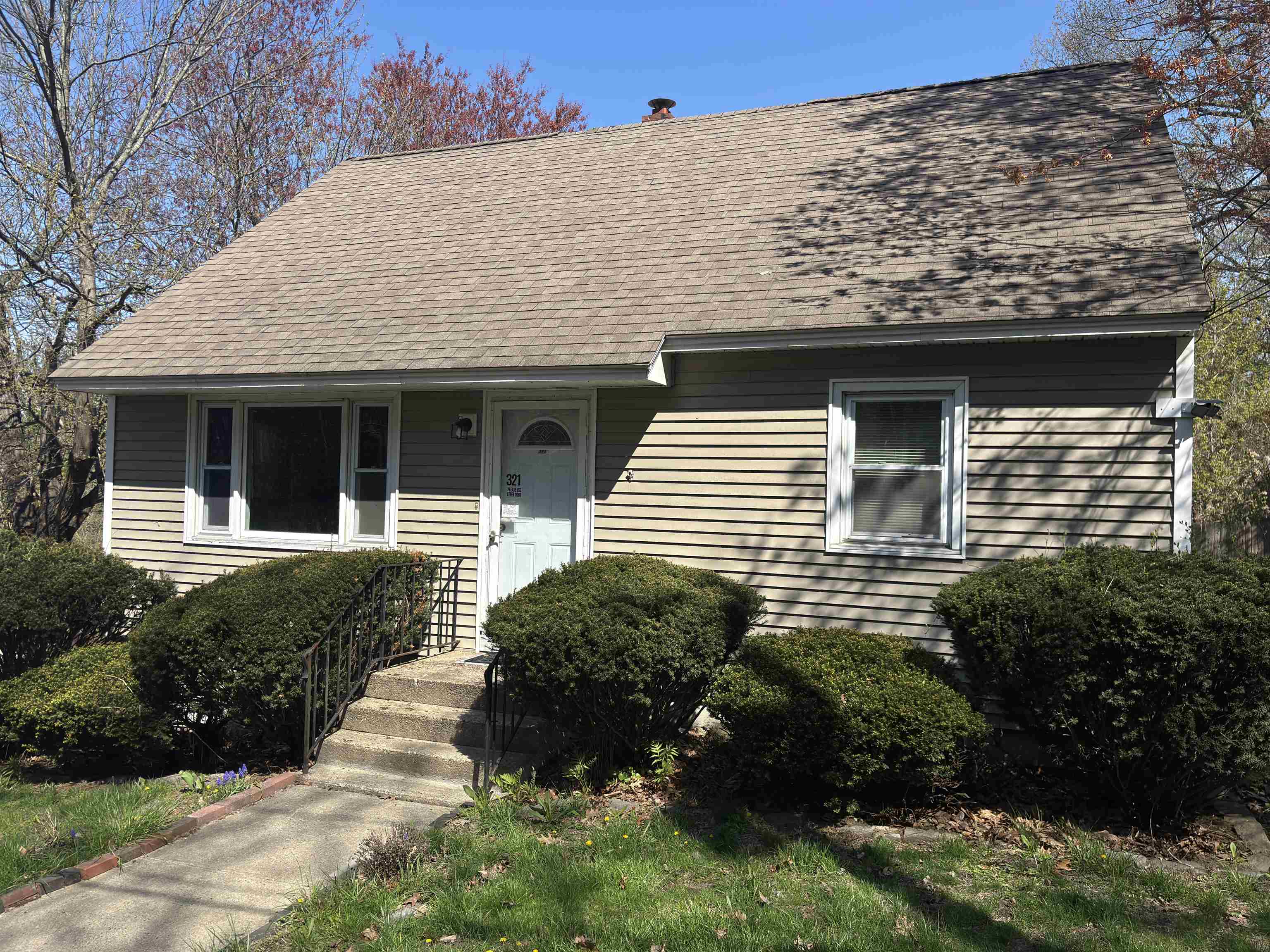 321 W Mitchell St, Manchester, NH 03103