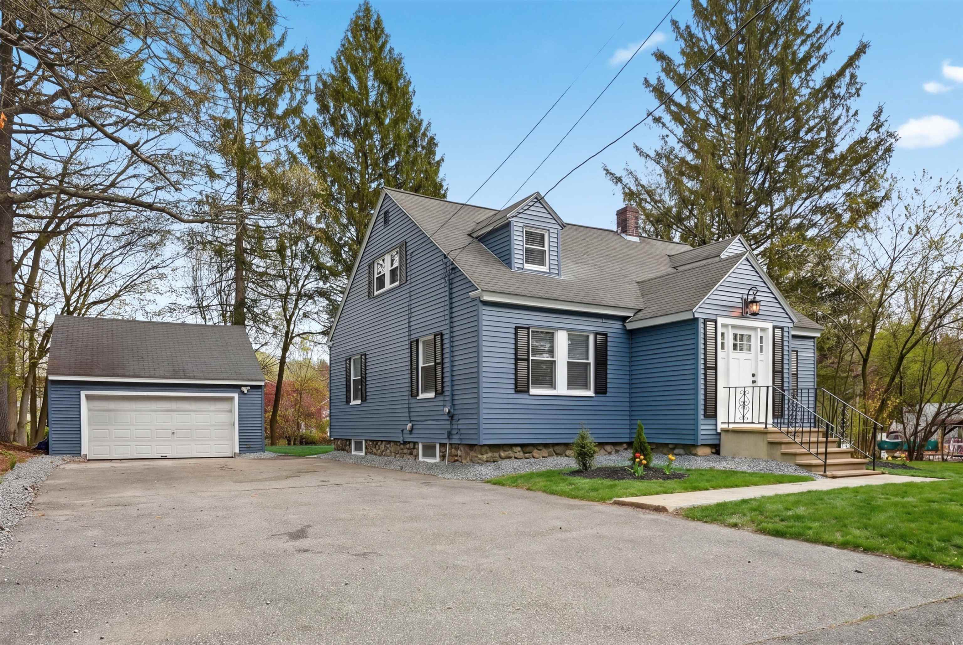293 Lawrence Rd, Salem, NH 03079