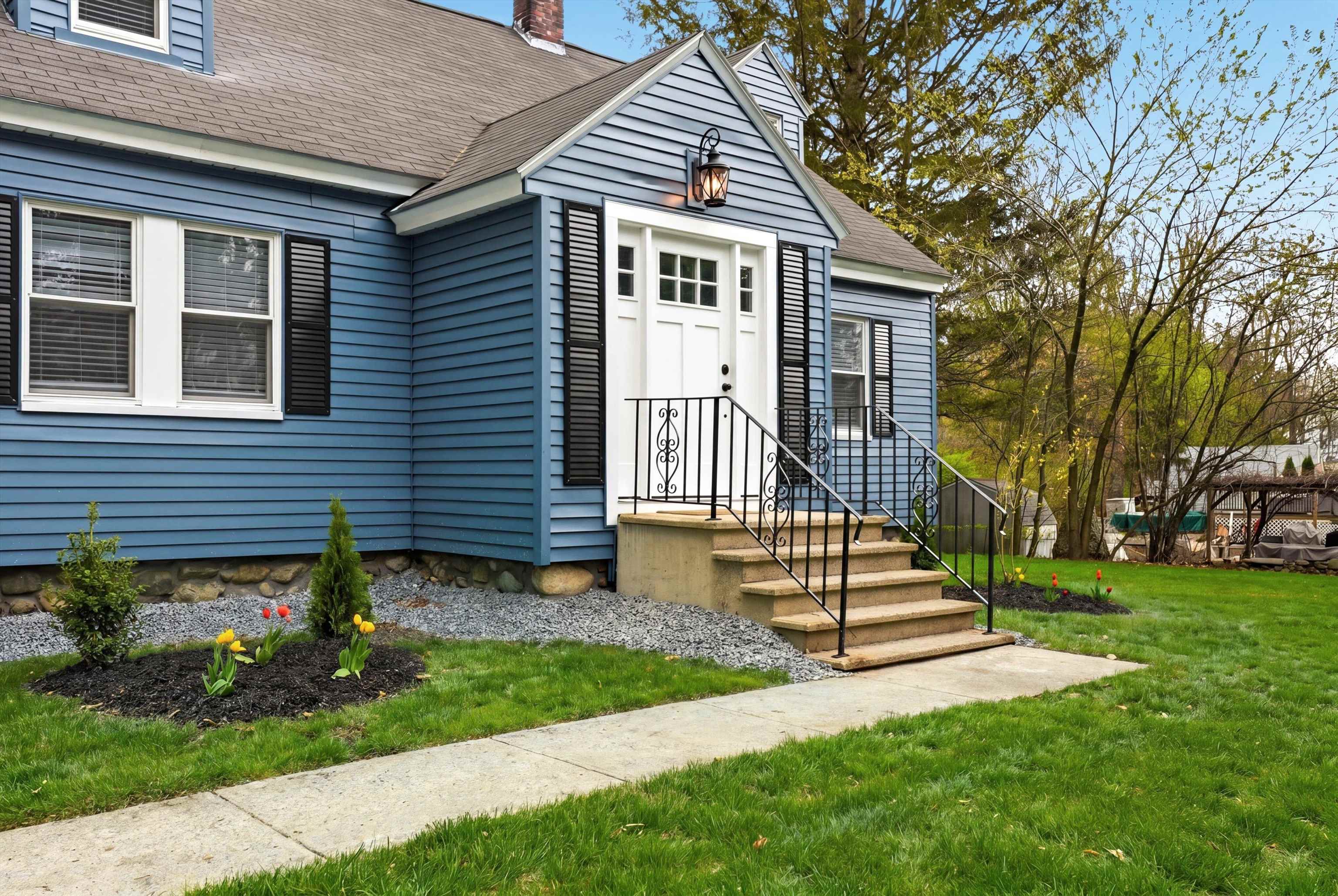 293 Lawrence Rd, Salem, NH 03079