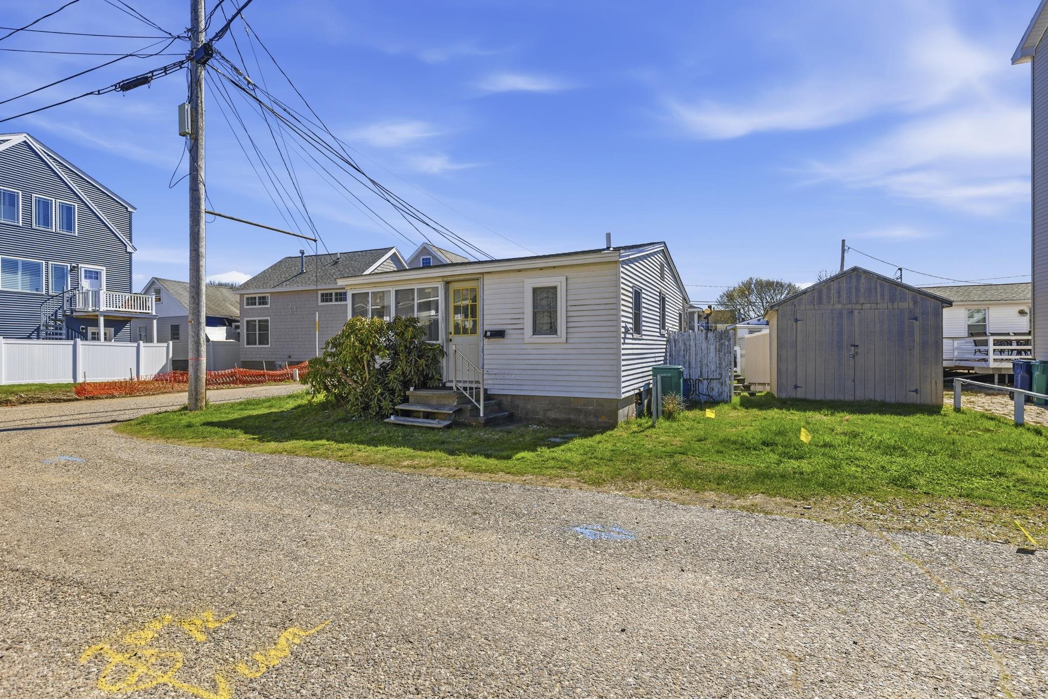 6 Chase St, Hampton, NH 03842-2618