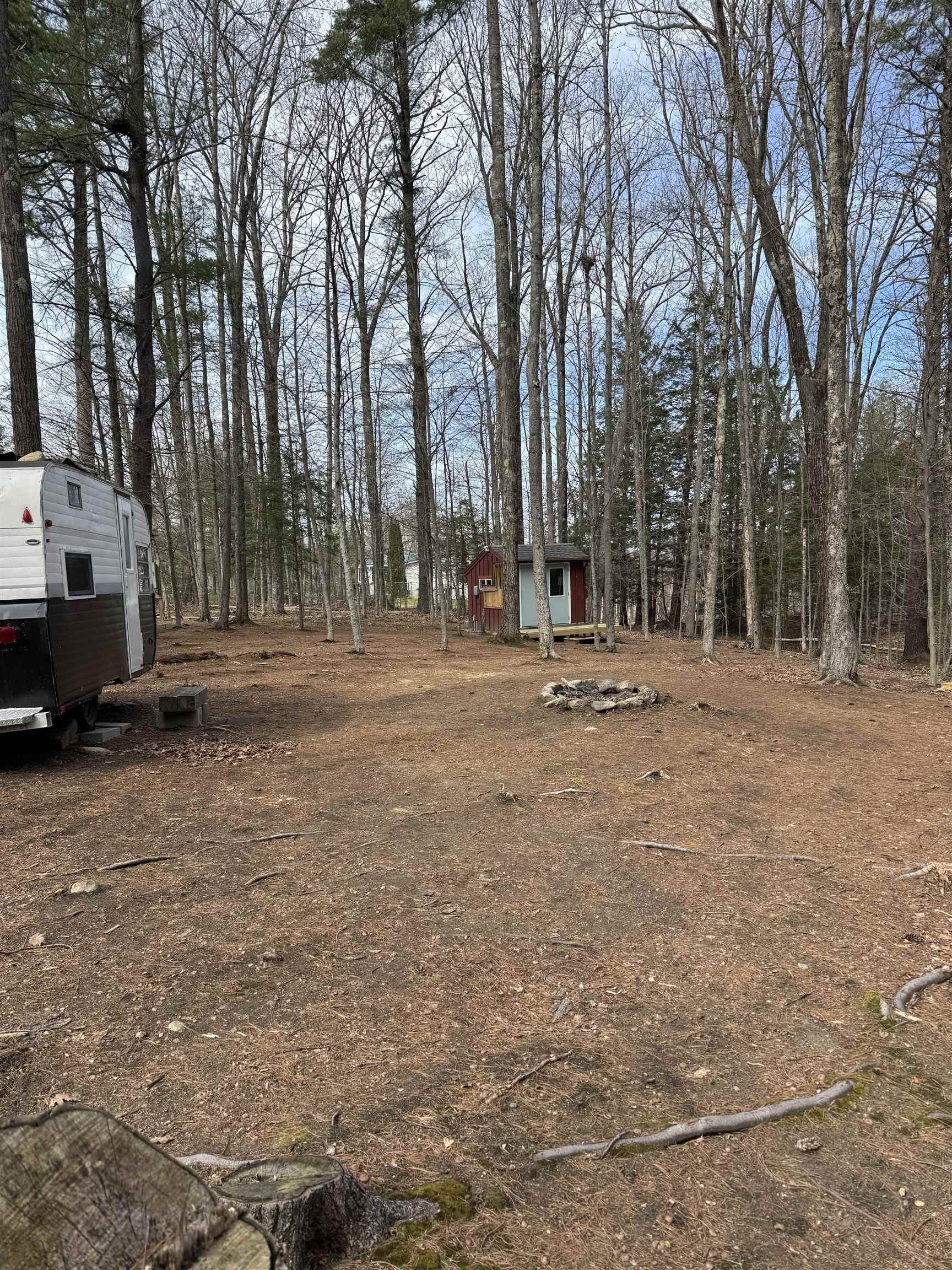 land with firepit 25168261