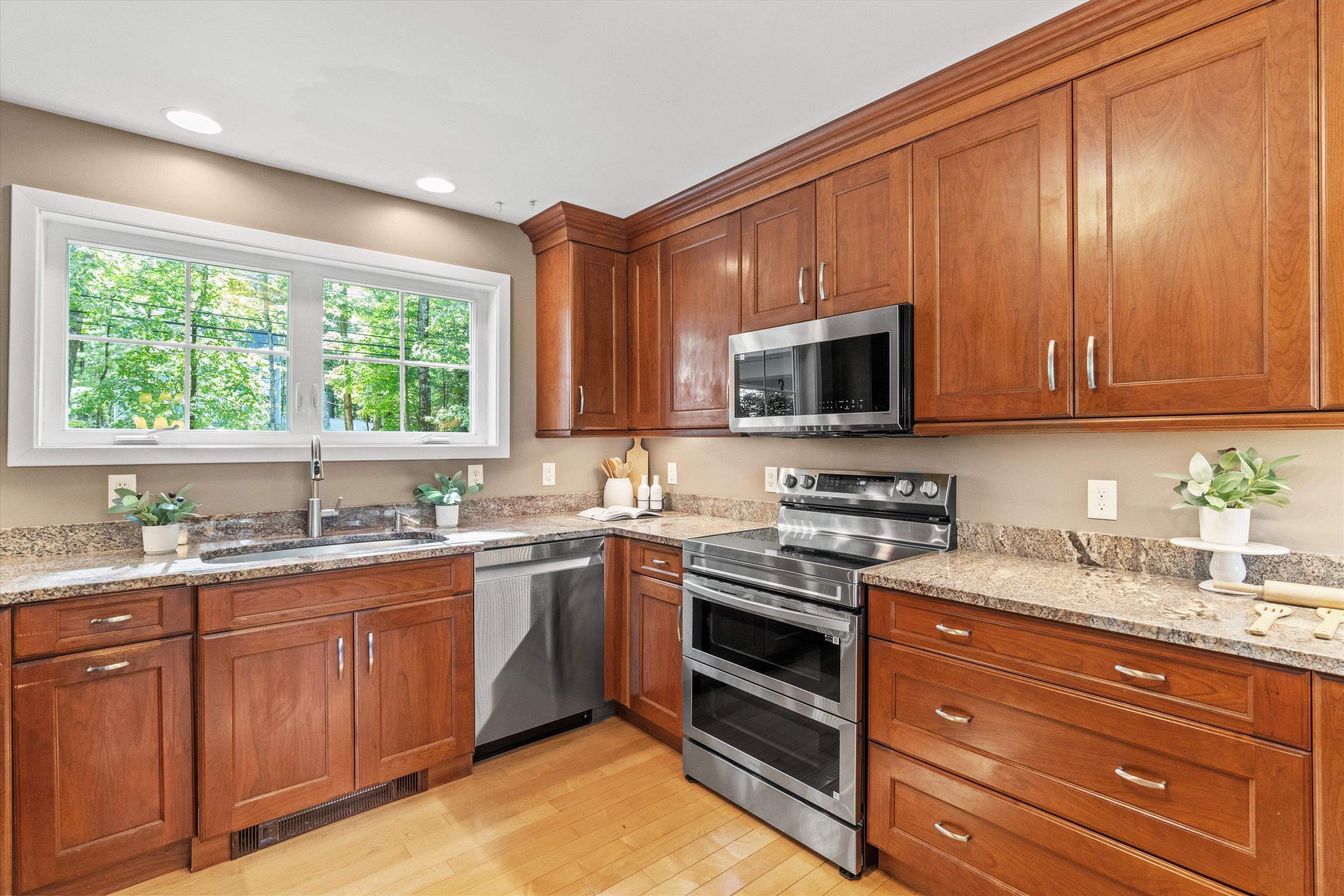 116 Martin Rd, Weare, NH 03281
