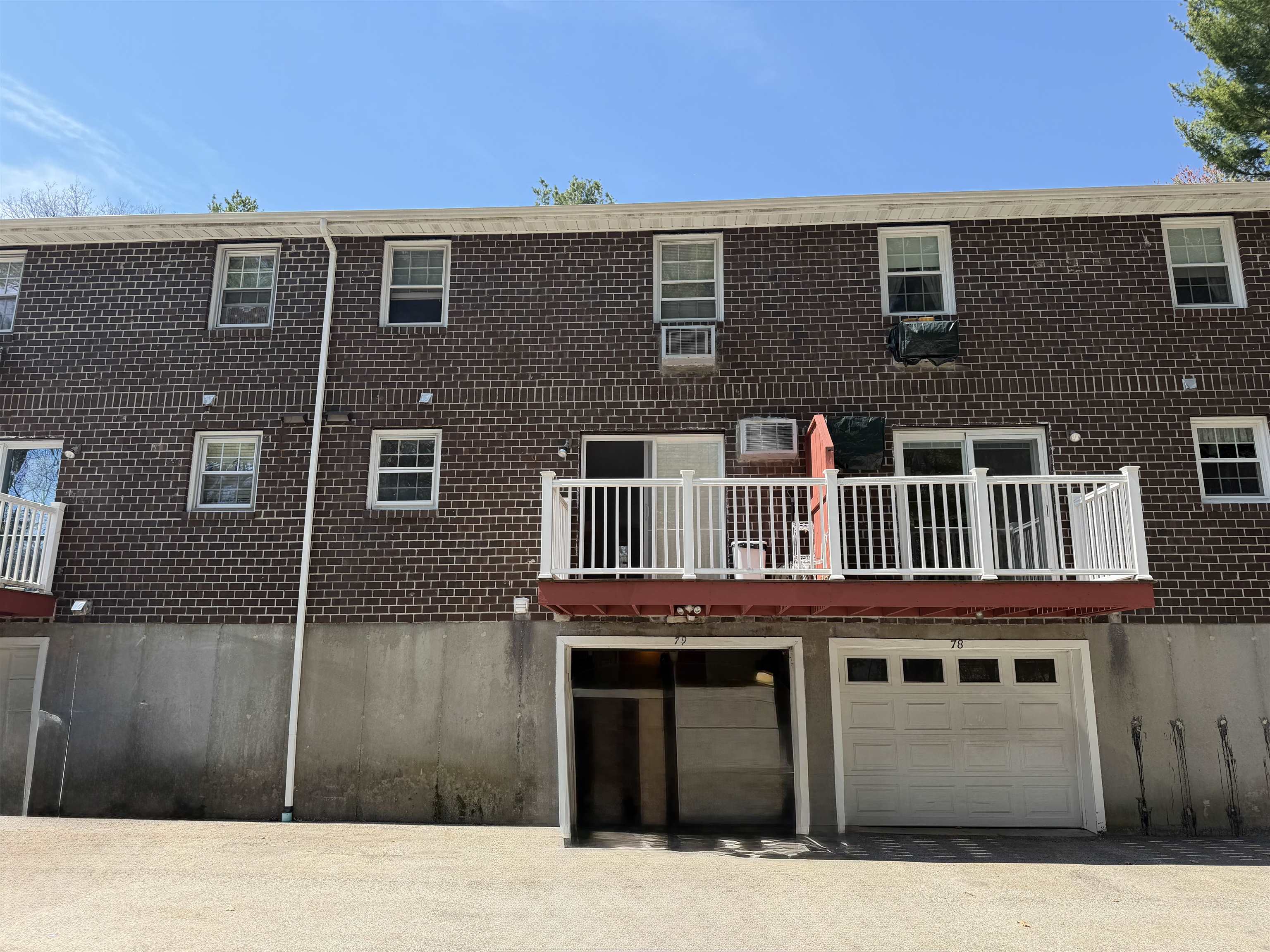 79 Oakridge Dr, Londonderry, NH 01844