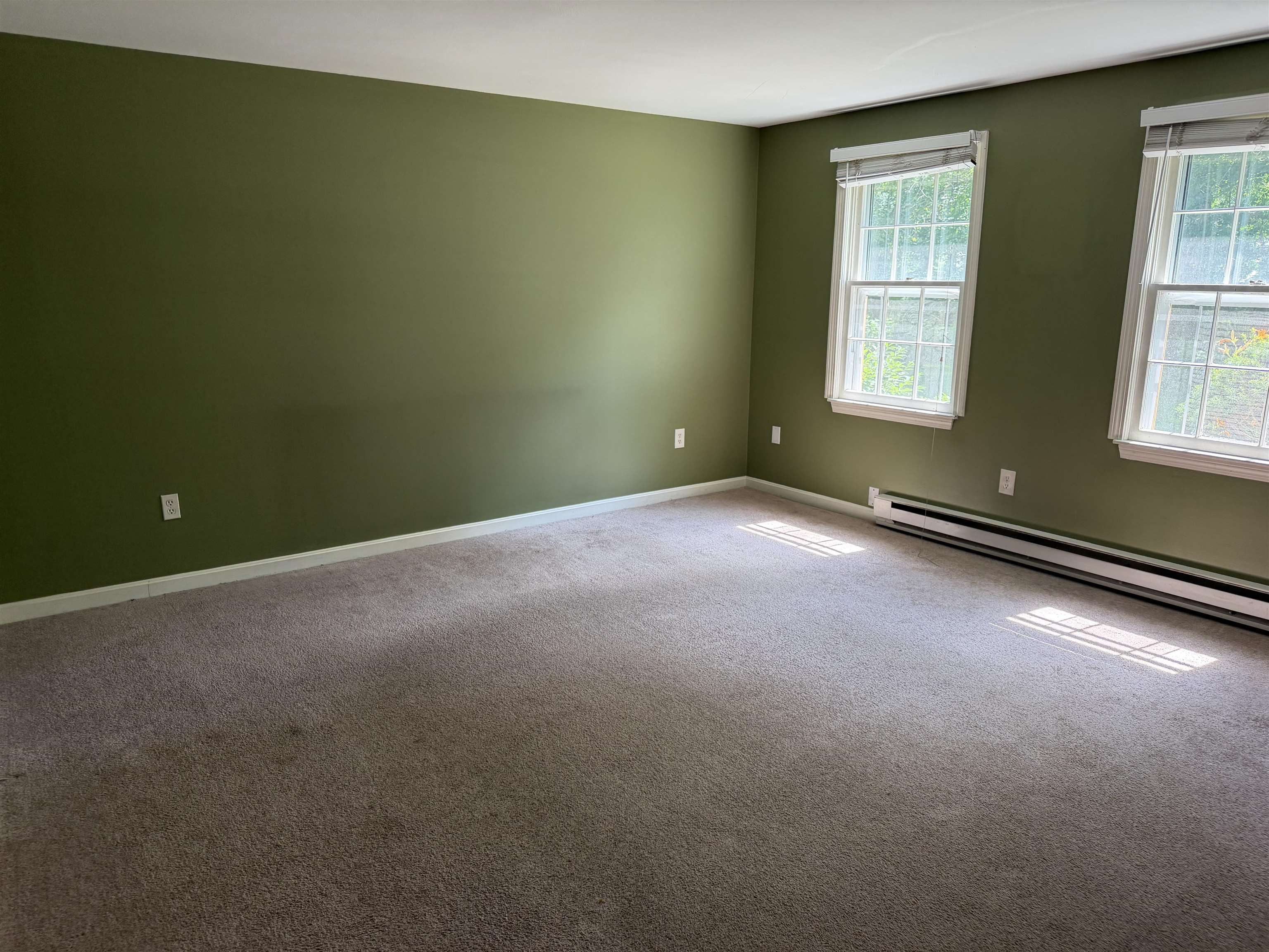 79 Oakridge Dr, Londonderry, NH 01844