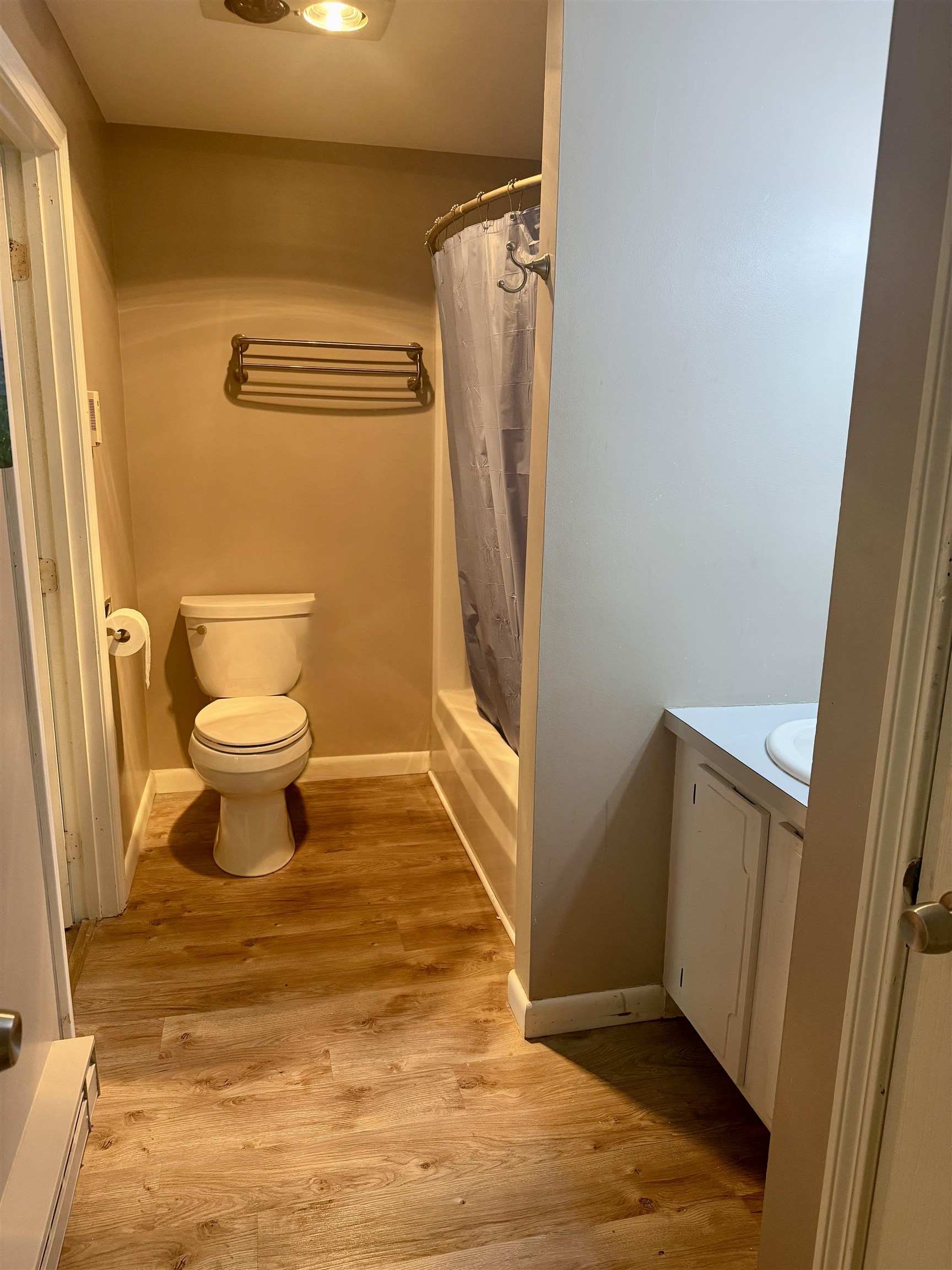 79 Oakridge Dr, Londonderry, NH 01844