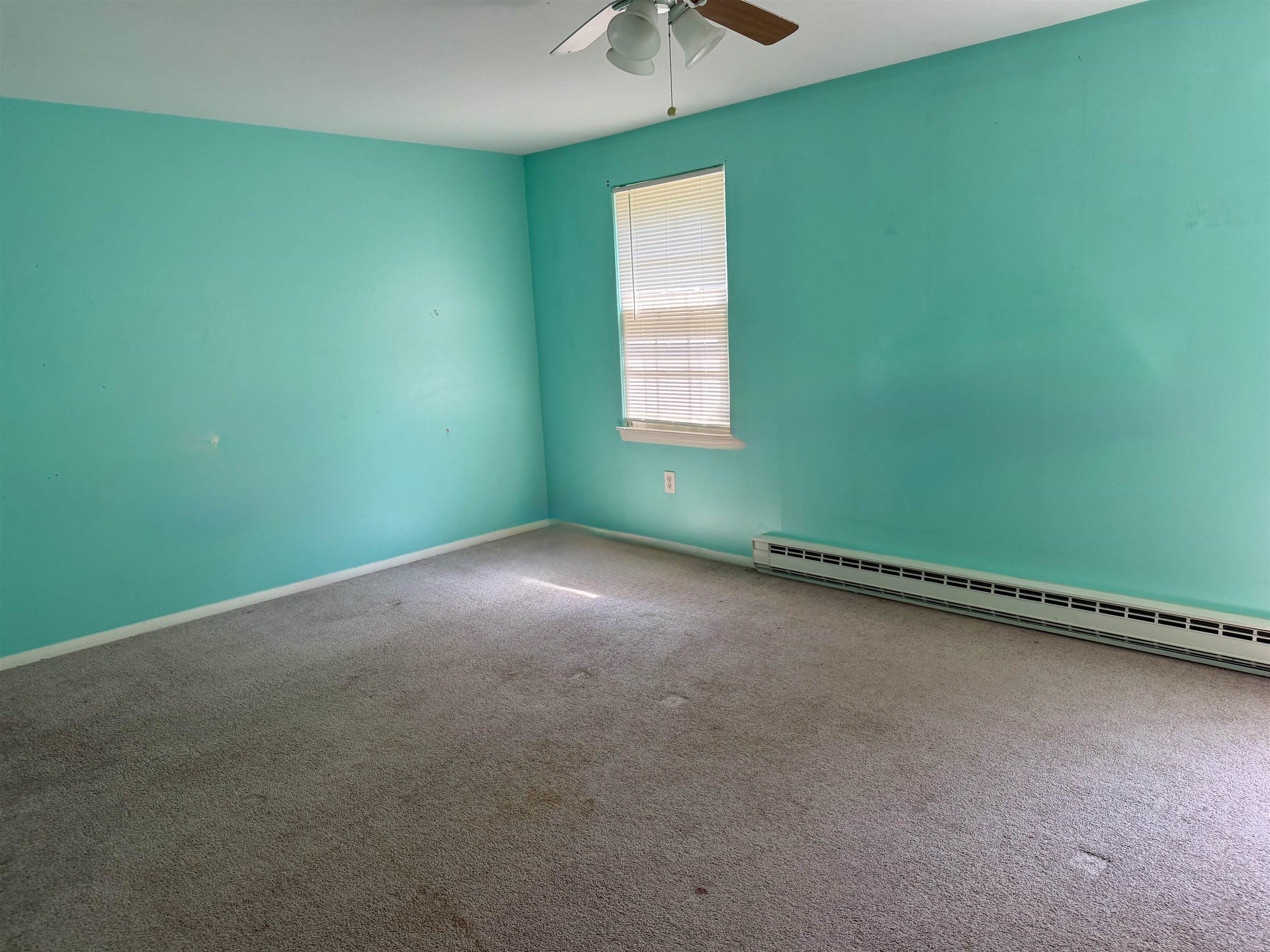 79 Oakridge Dr, Londonderry, NH 01844