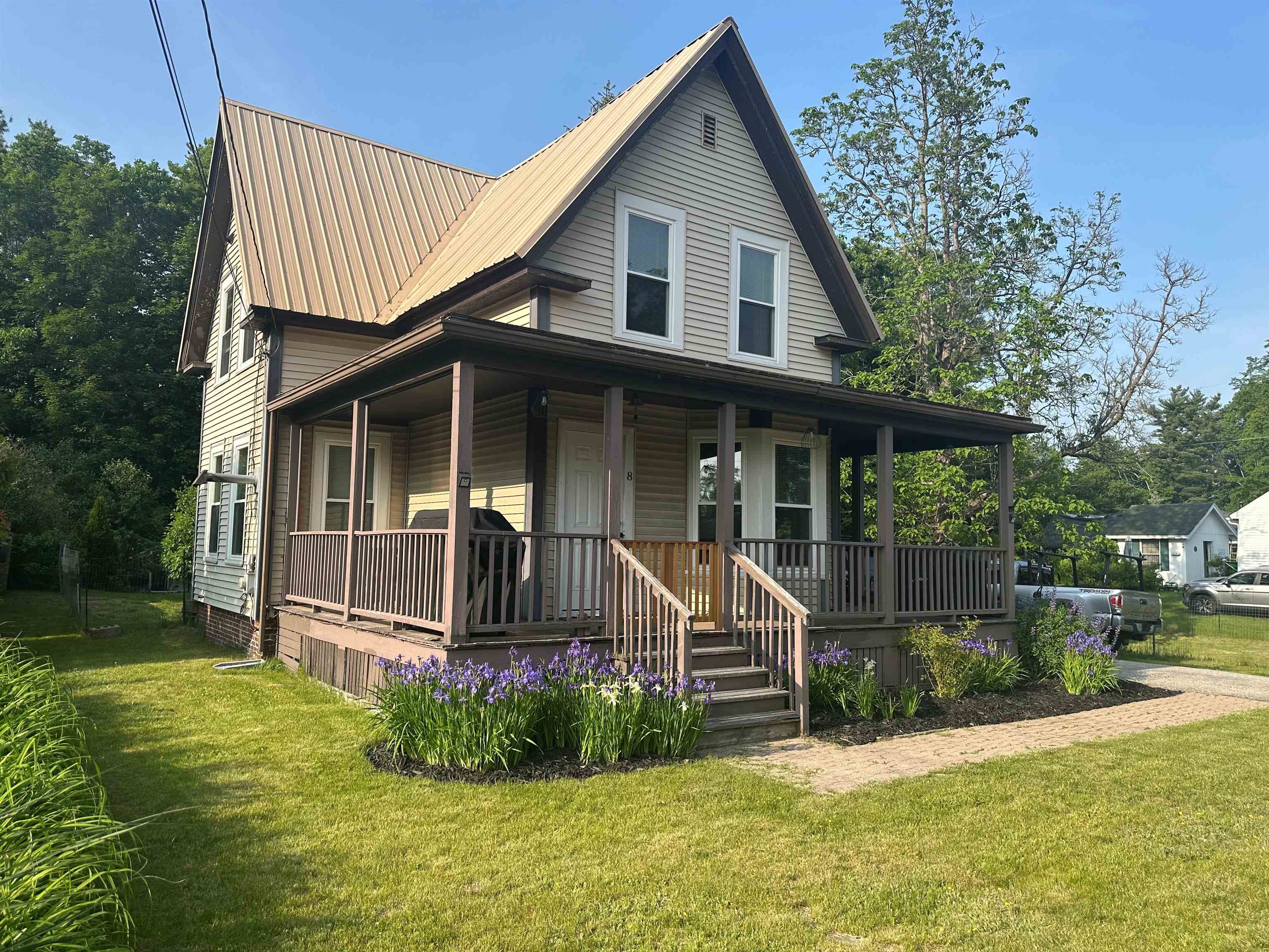 8 Main St, Raymond, NH 03077-2204
