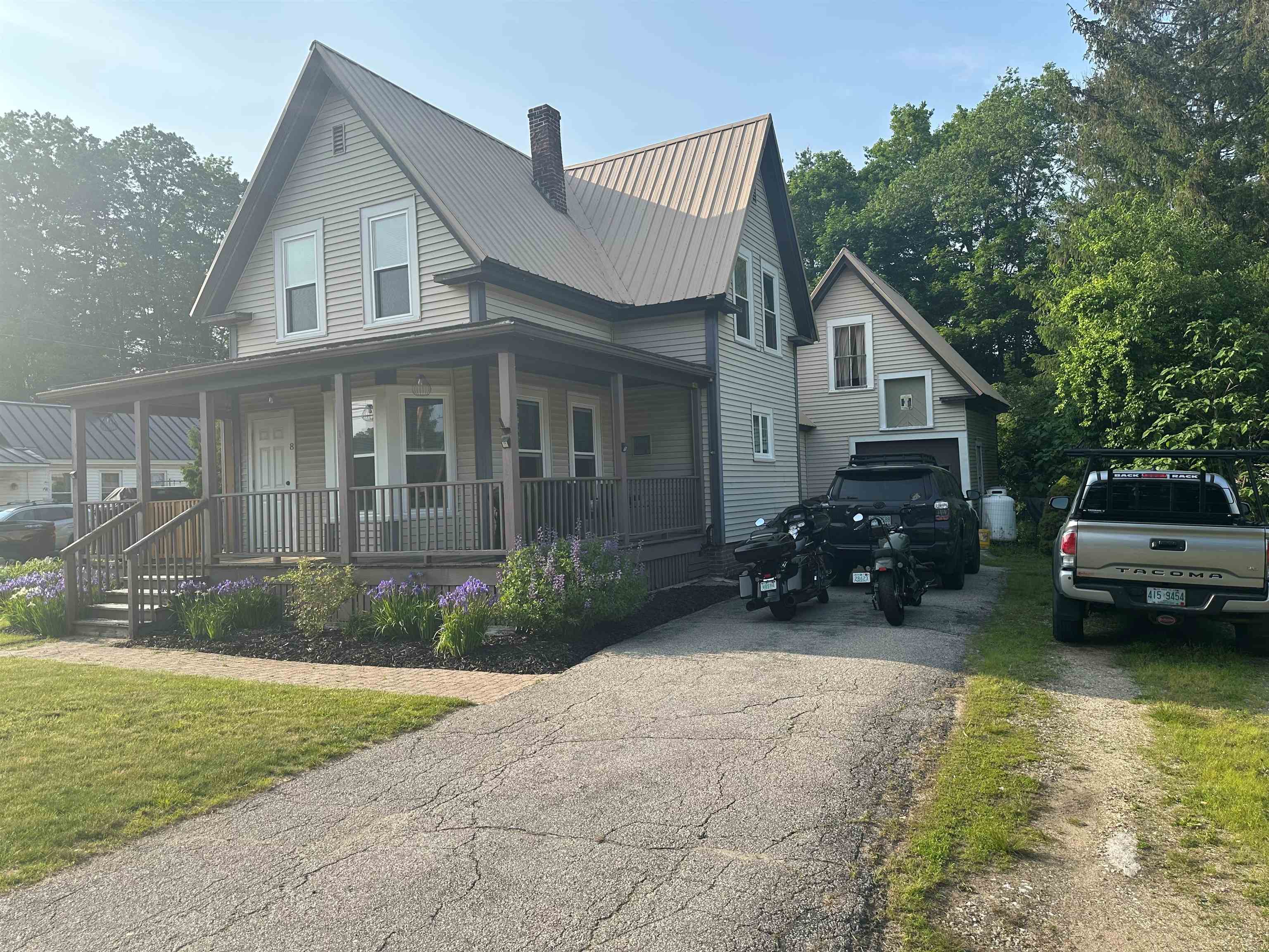 8 Main St, Raymond, NH 03077-2204