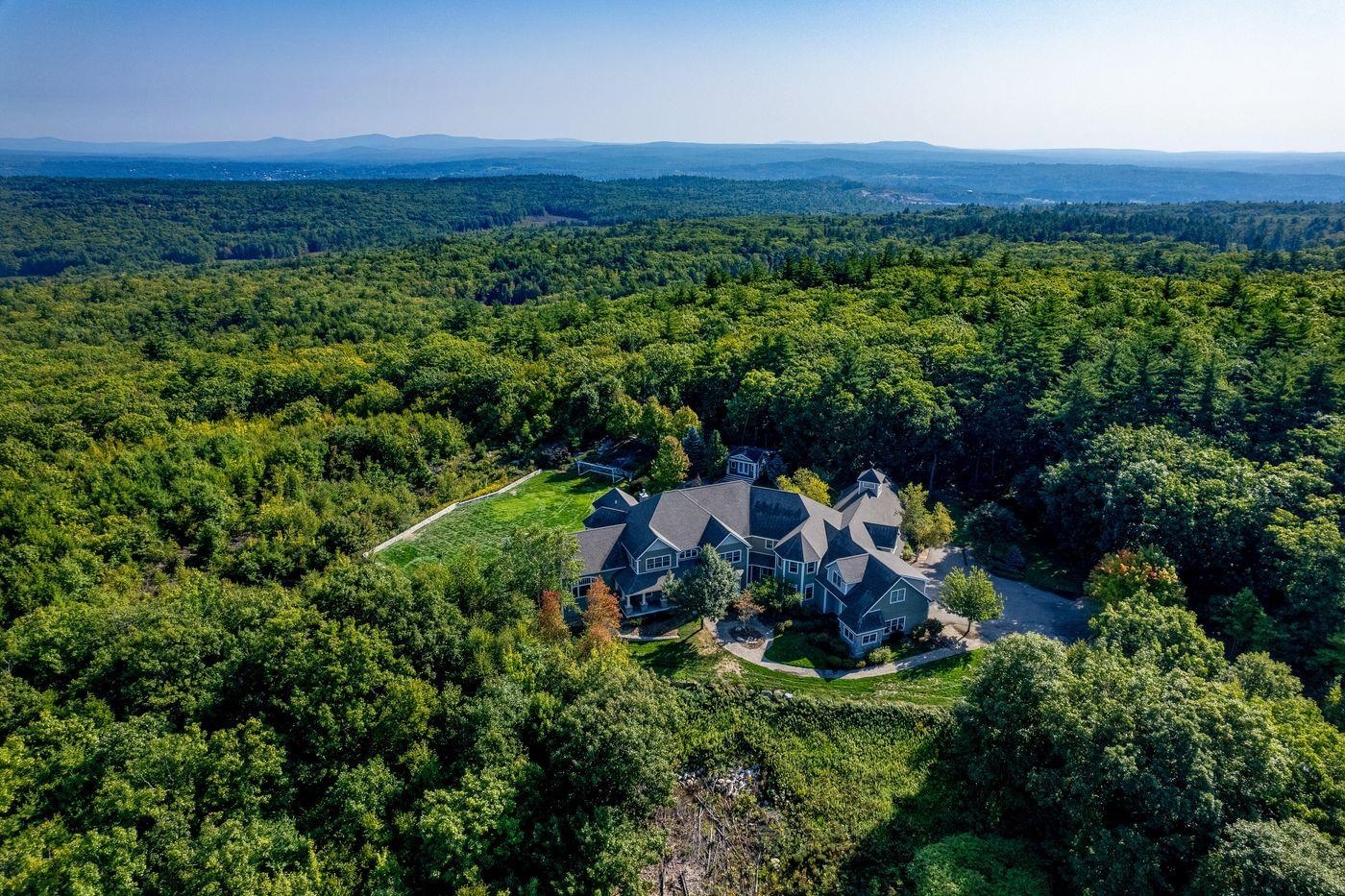 6 Crescent Dr, Bow, NH 03304