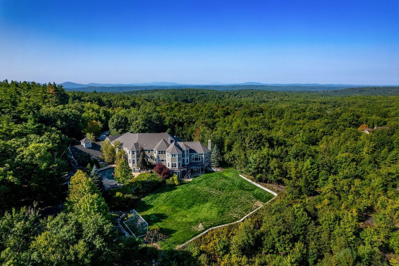 6 Crescent Dr, Bow, NH 03304