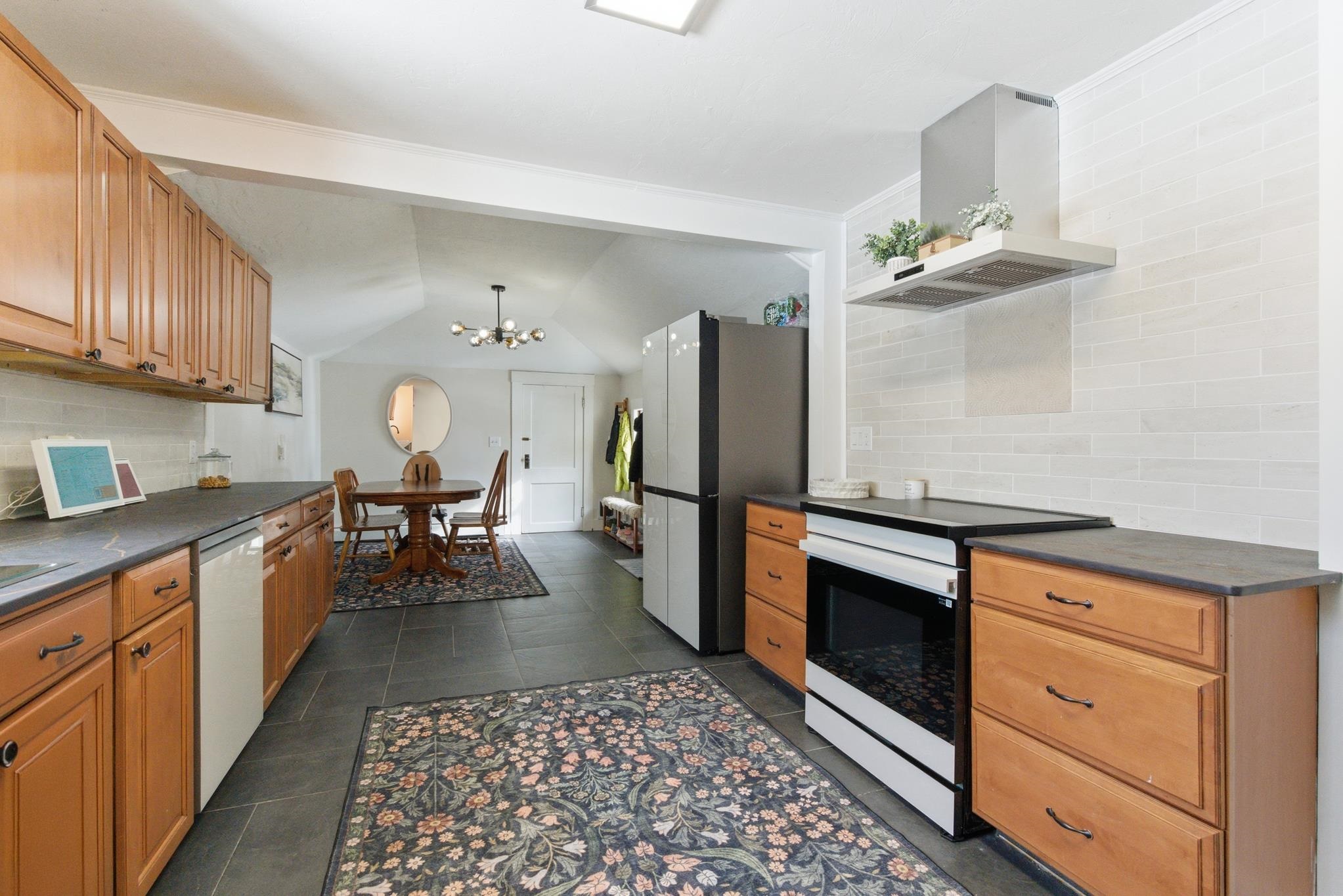 127 Belvidere St, Laconia, NH 03246
