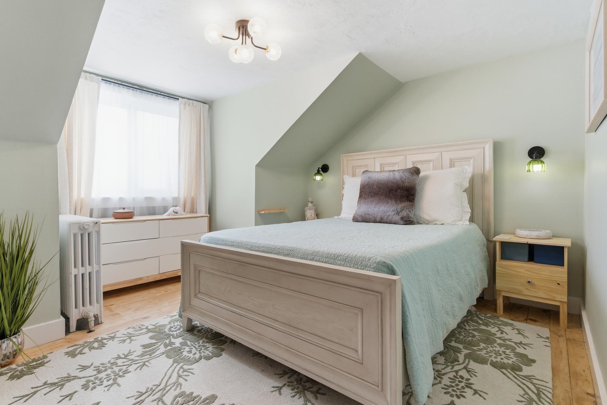 127 Belvidere St, Laconia, NH 03246