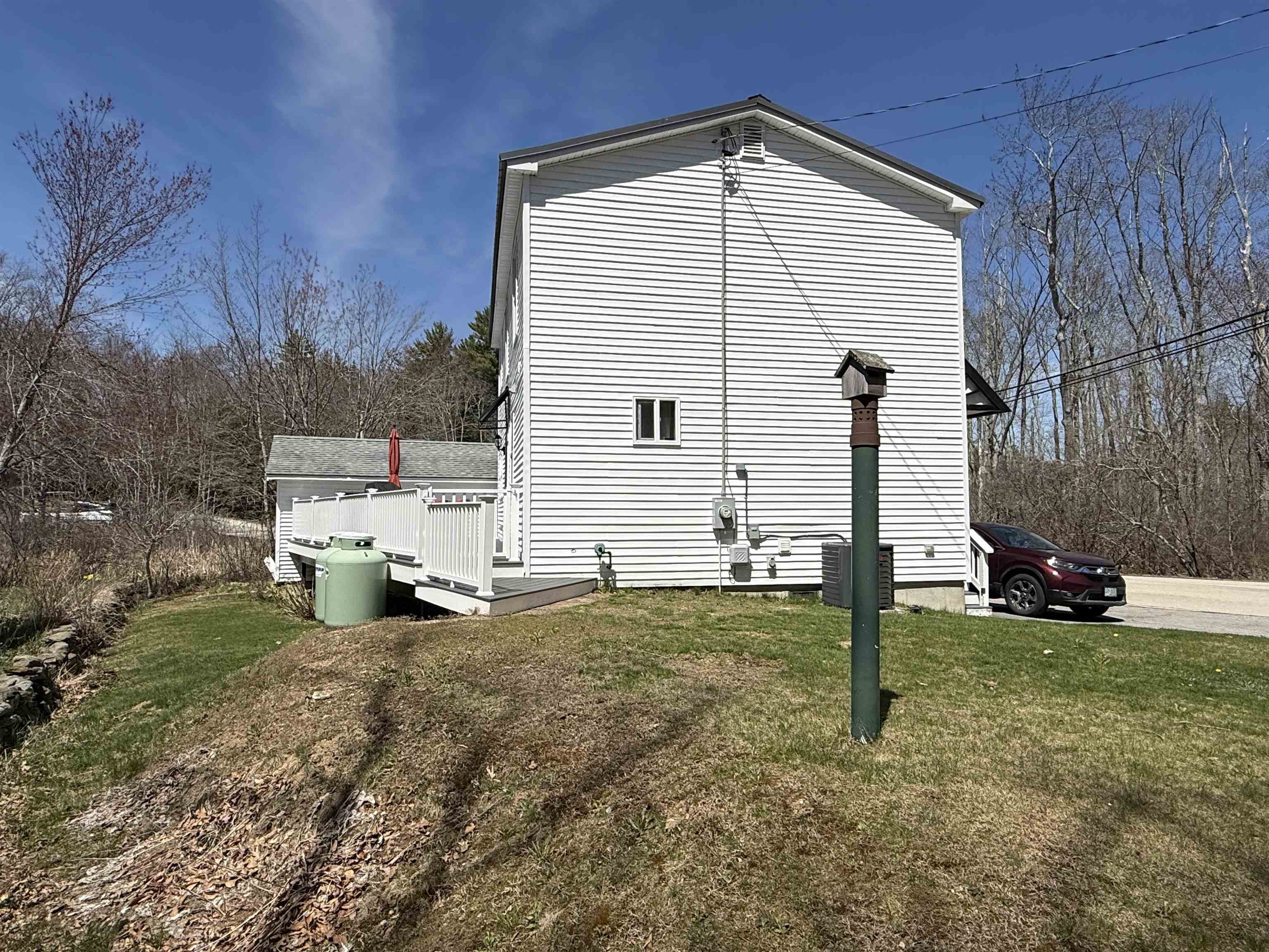 16 W Shore Dr, Raymond, NH 03077