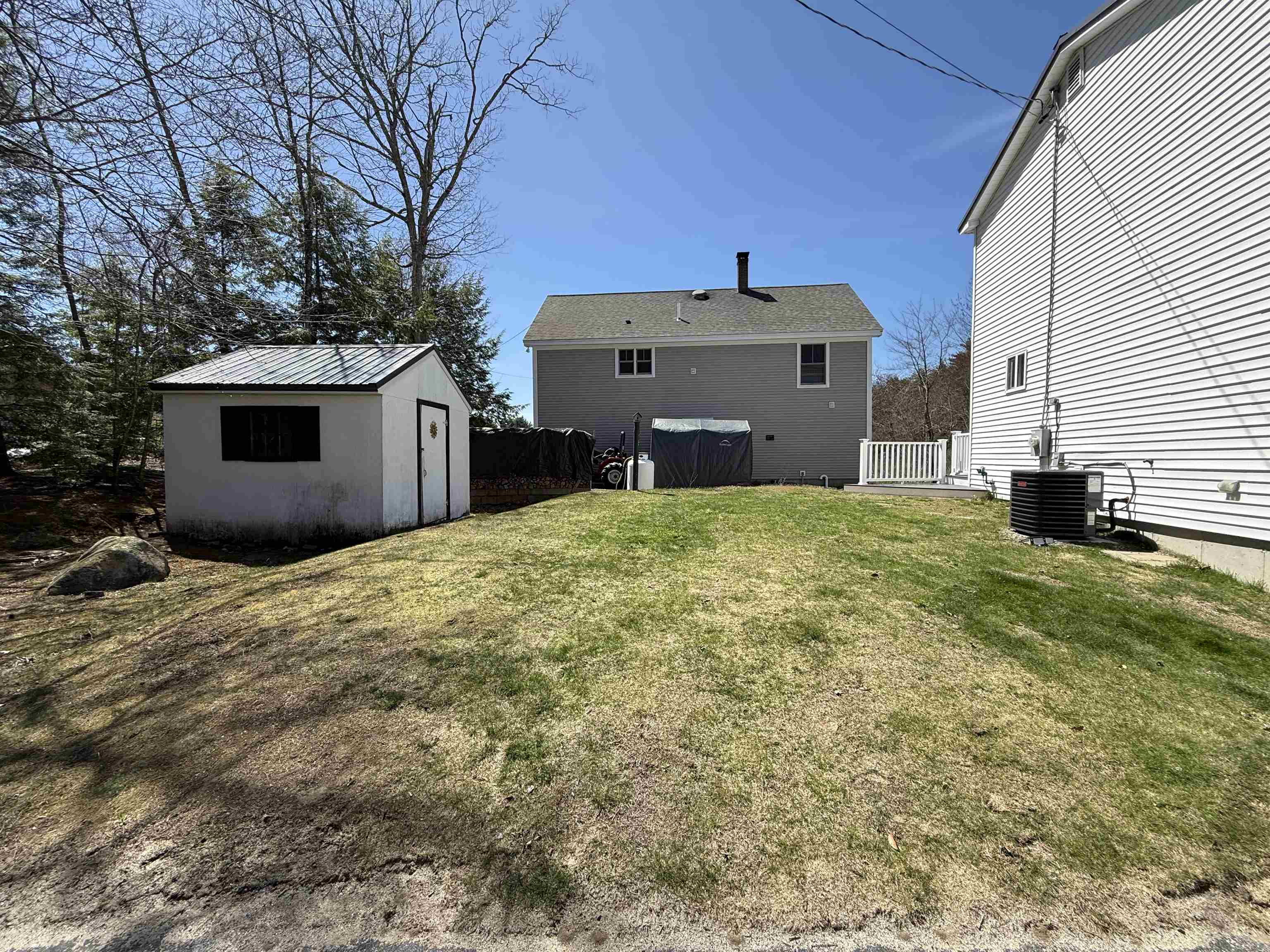 16 W Shore Dr, Raymond, NH 03077