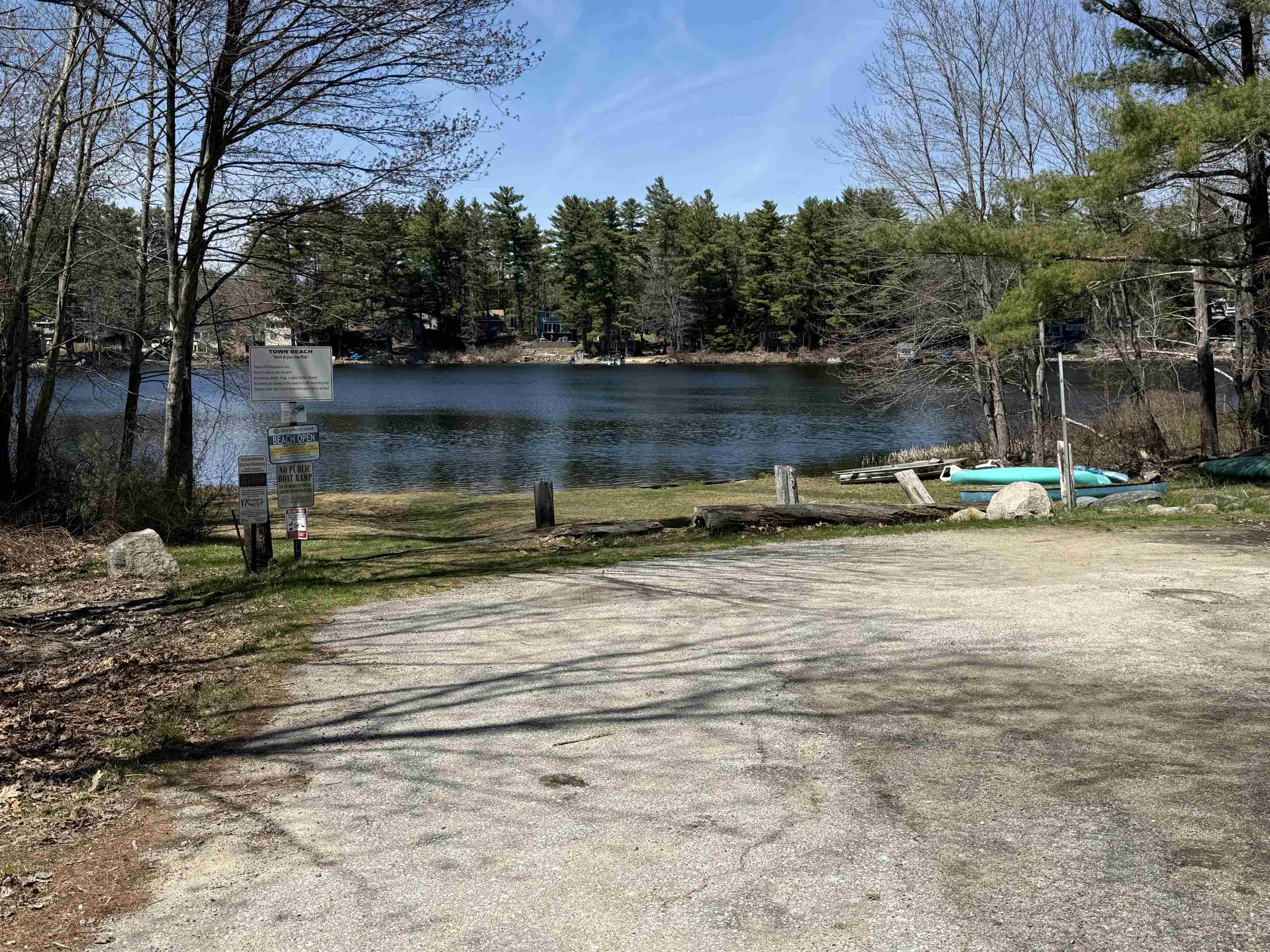16 W Shore Dr, Raymond, NH 03077