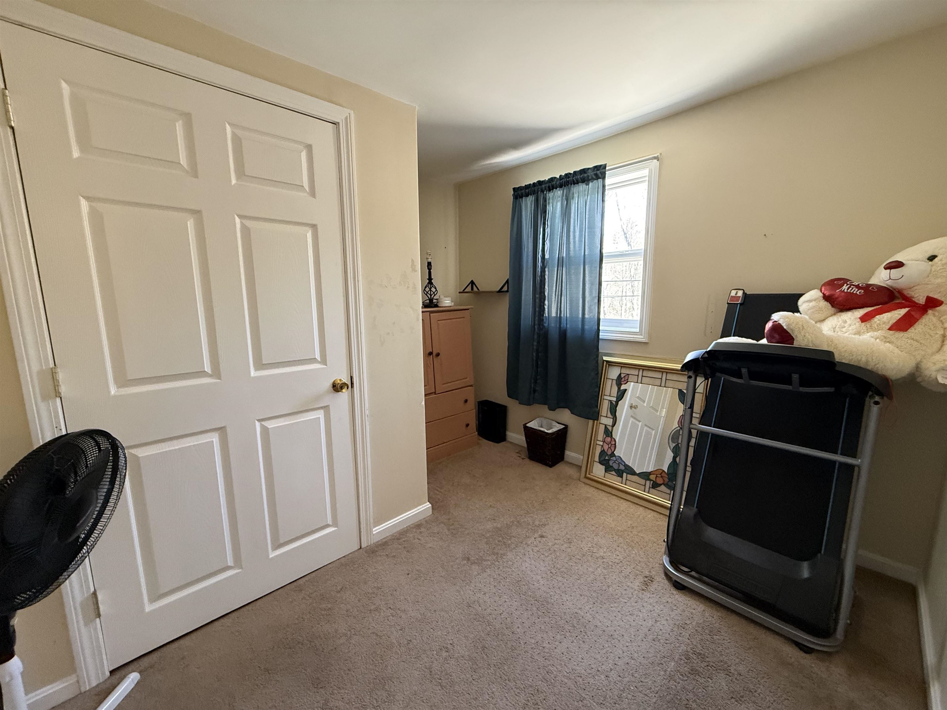 16 W Shore Dr, Raymond, NH 03077