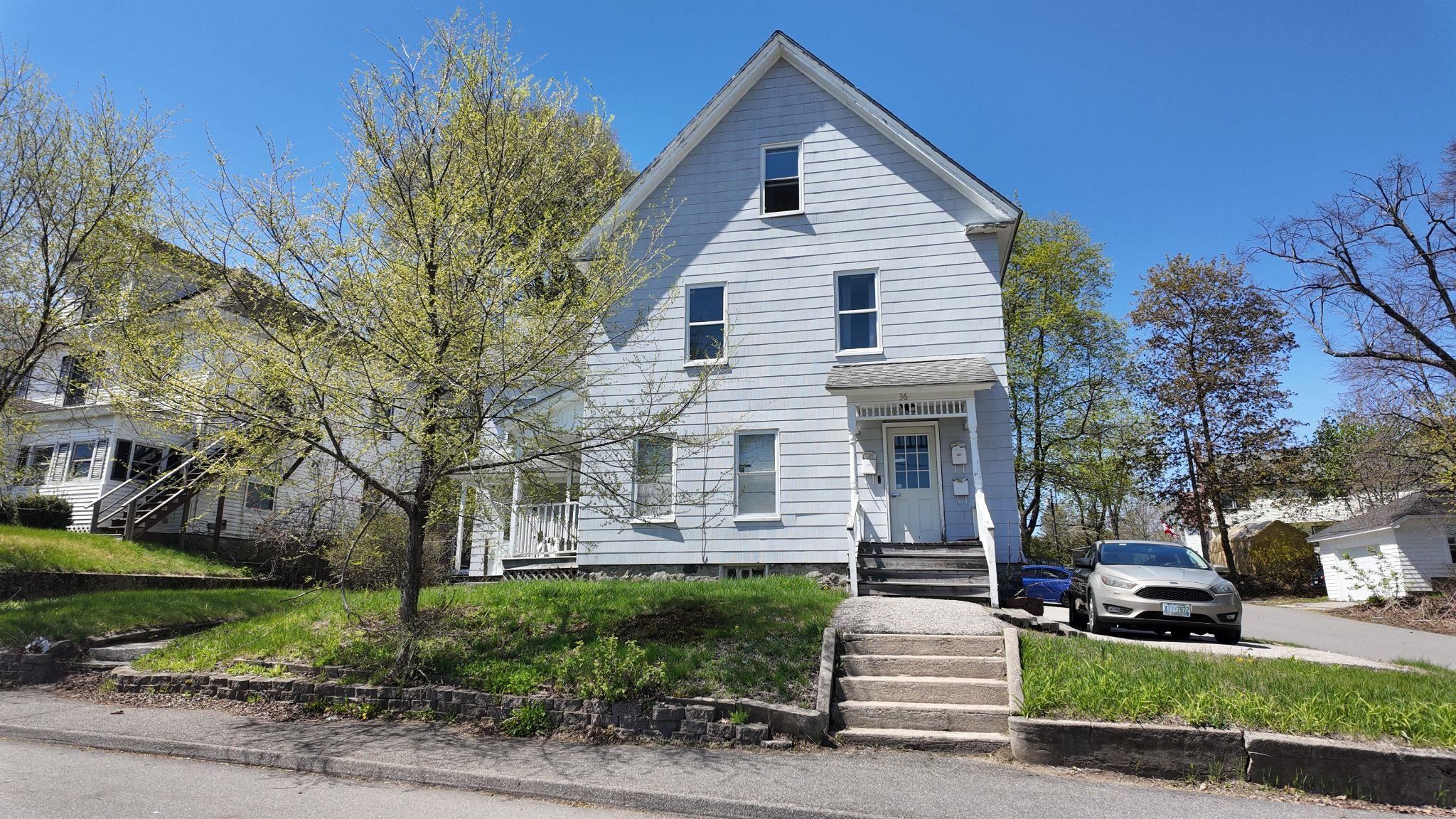 36 Elm St, Derry, NH 03038