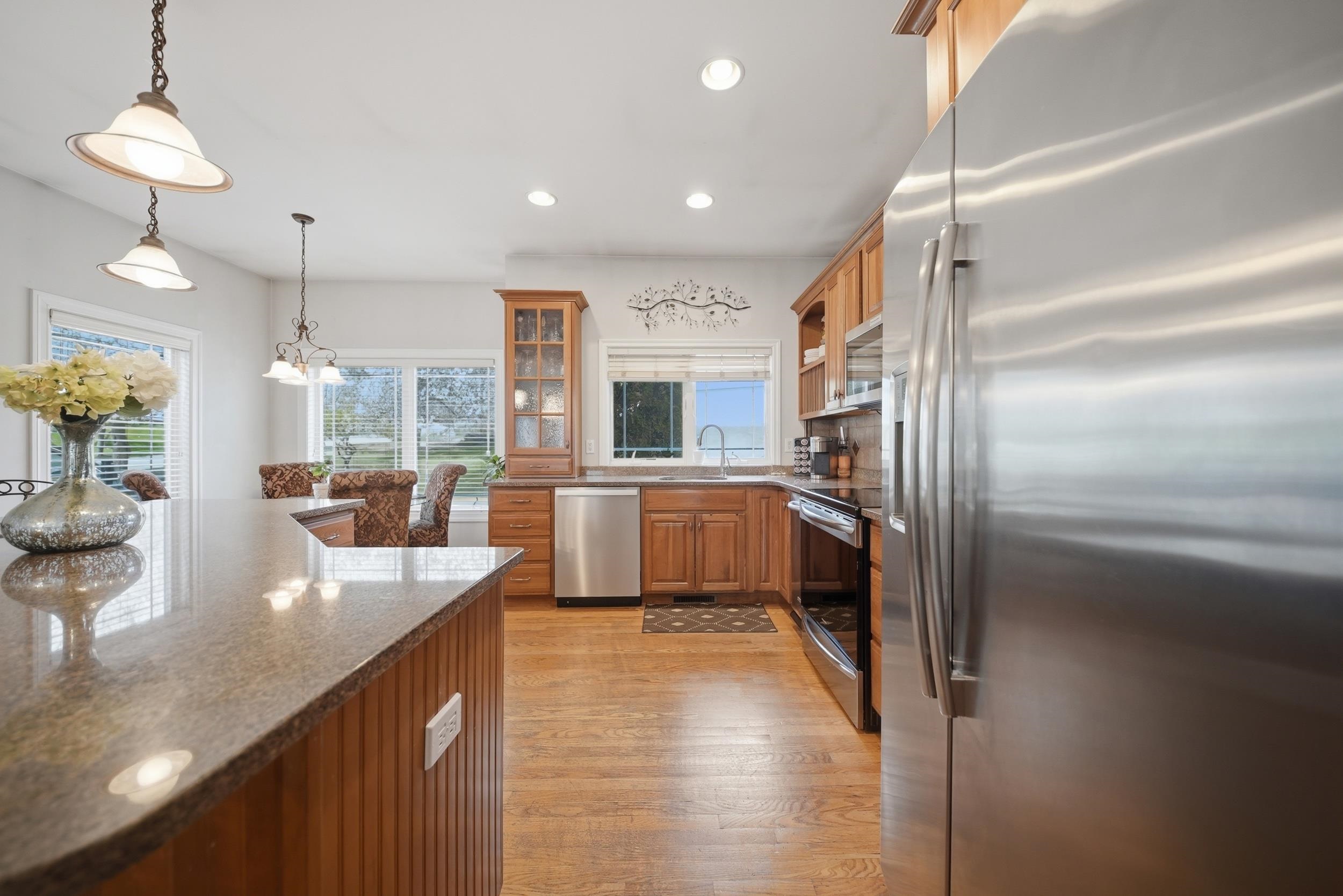 4 Mountain Village Rd, Windham, NH 03087