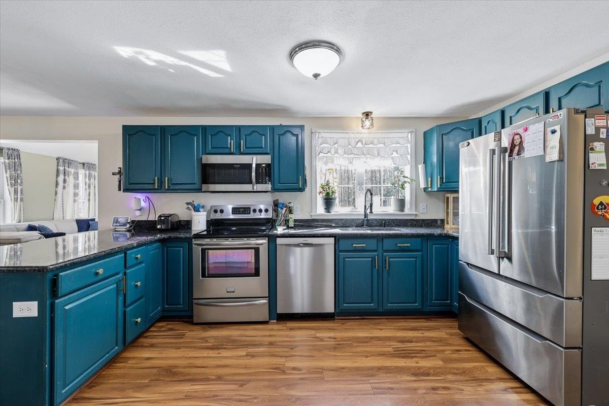 5 Whitetail Ln, Chester, NH 03036