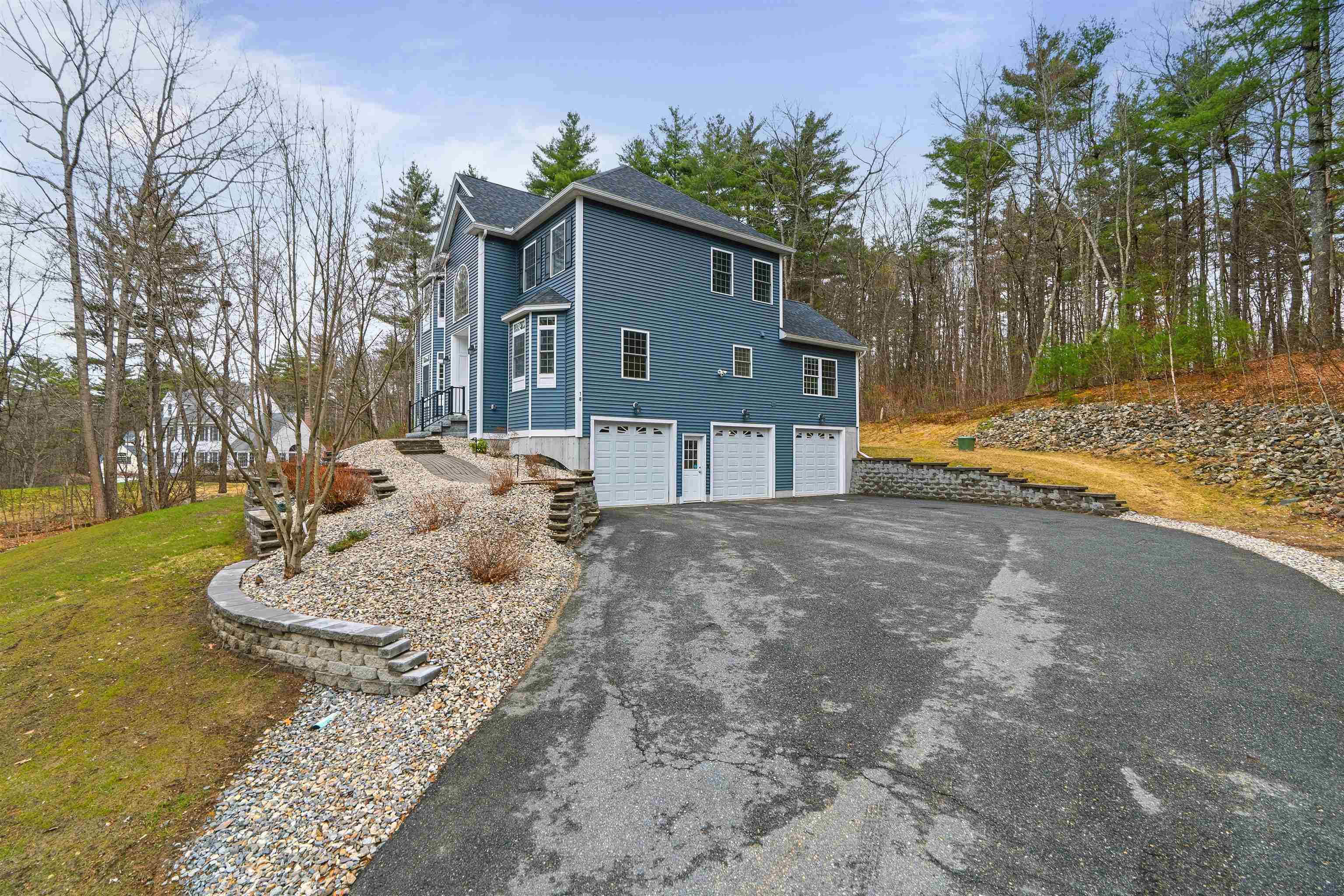18 Longmeadow Rd, Windham, NH 03087