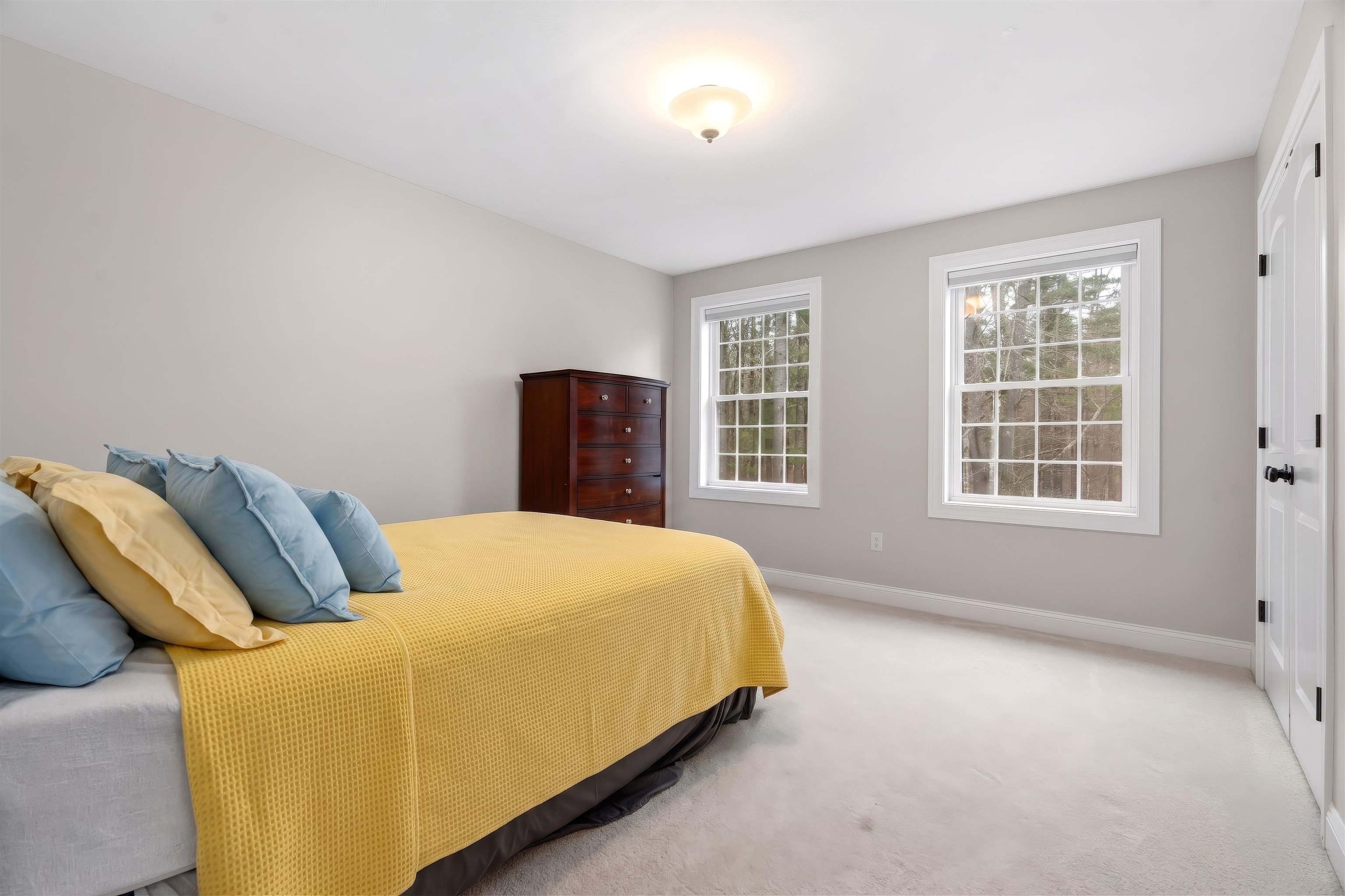 18 Longmeadow Rd, Windham, NH 03087