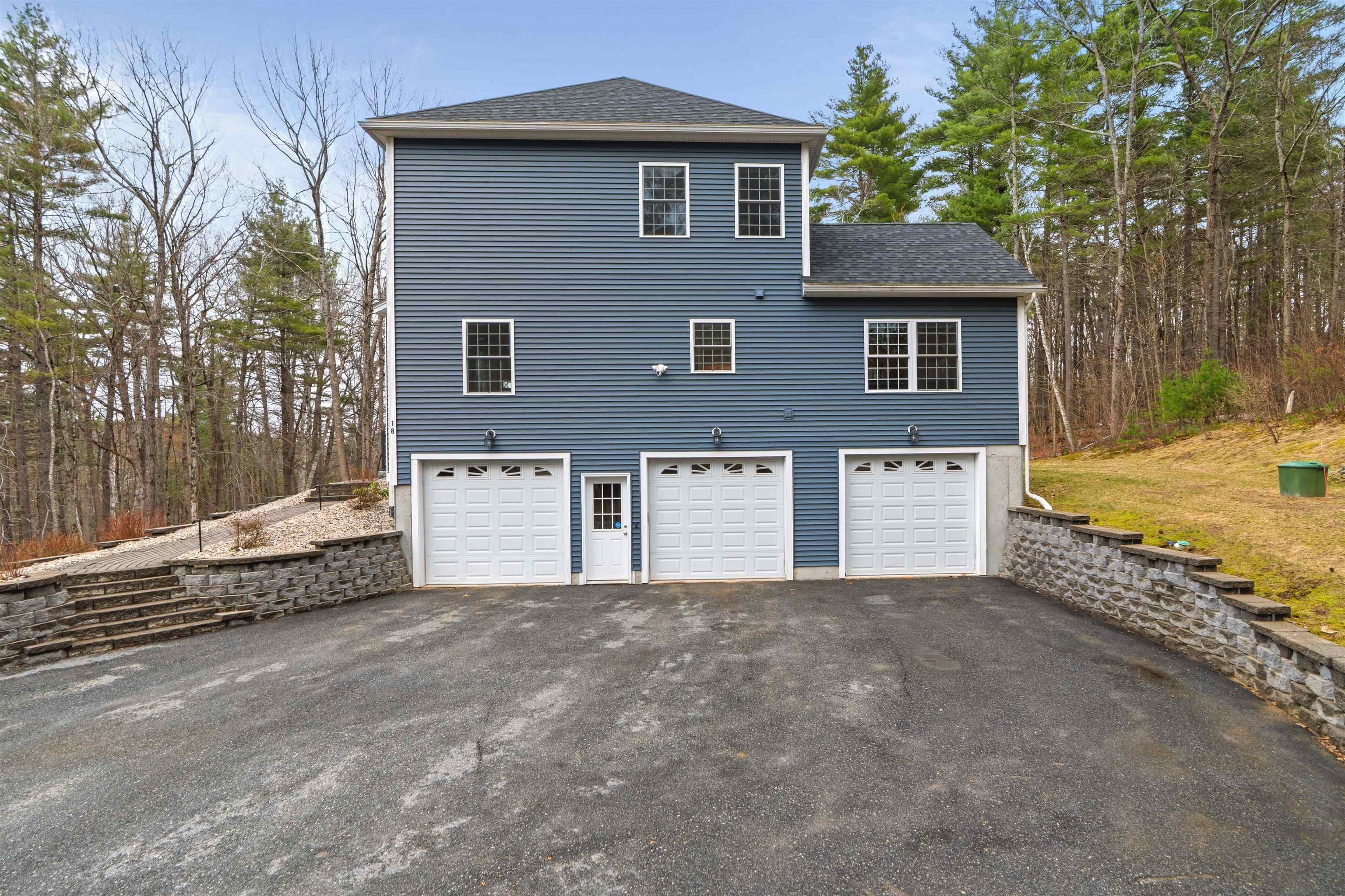 18 Longmeadow Rd, Windham, NH 03087