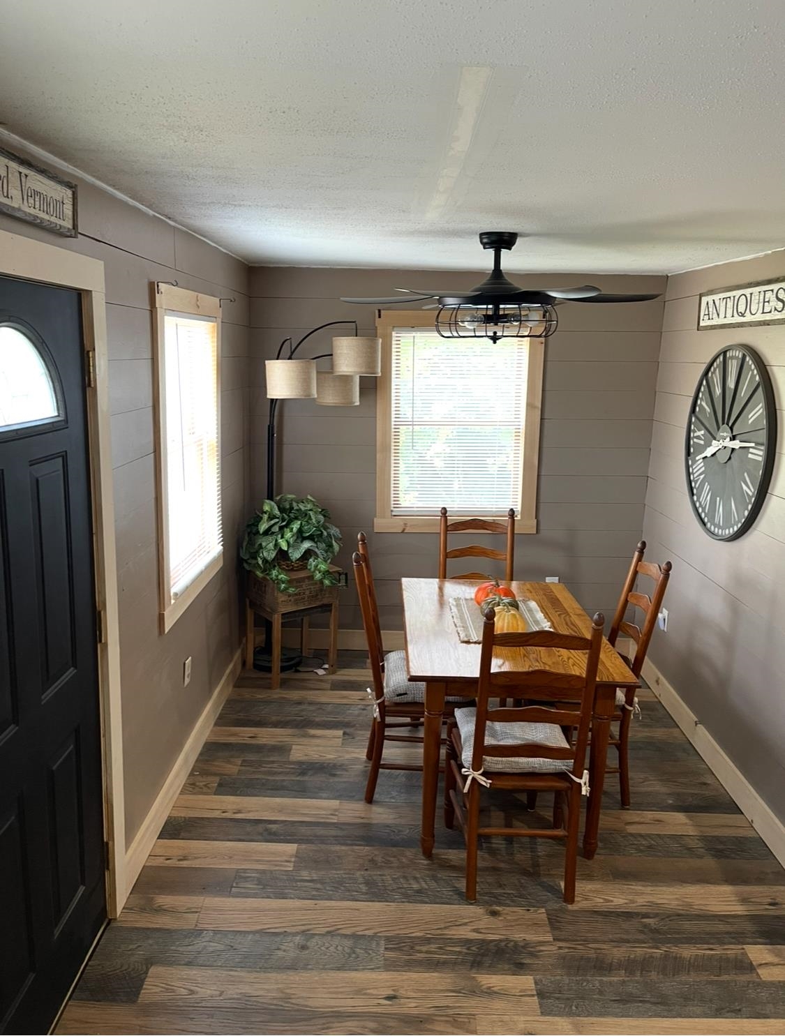 Dining Room 25173833