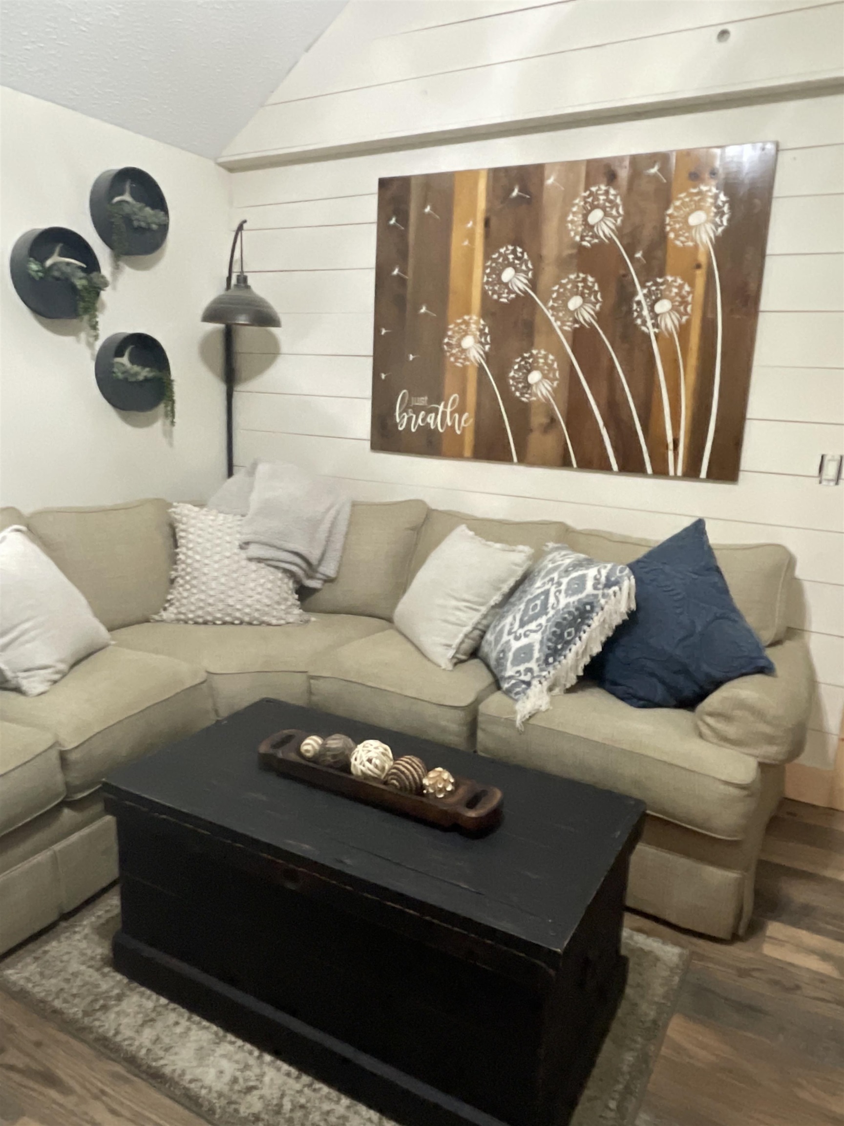 Living Room 25173820