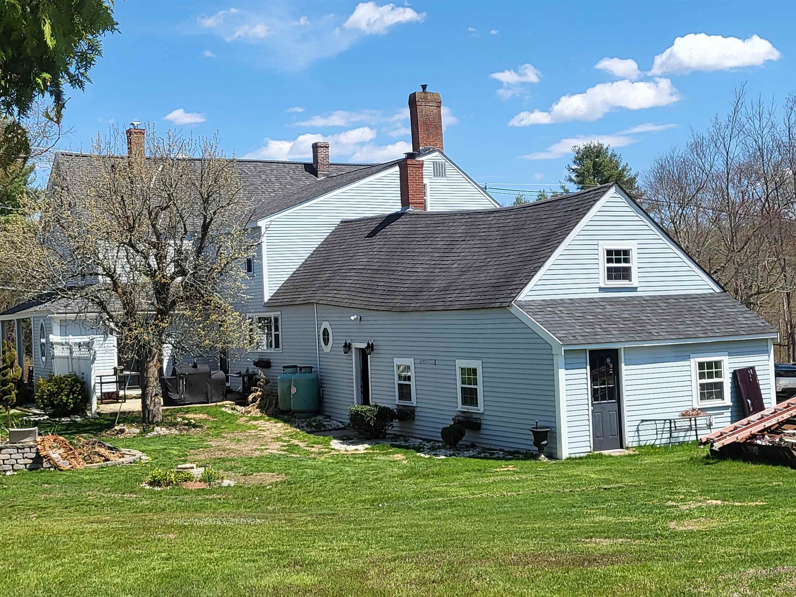 19 Raymond Rd, Deerfield, NH 03037