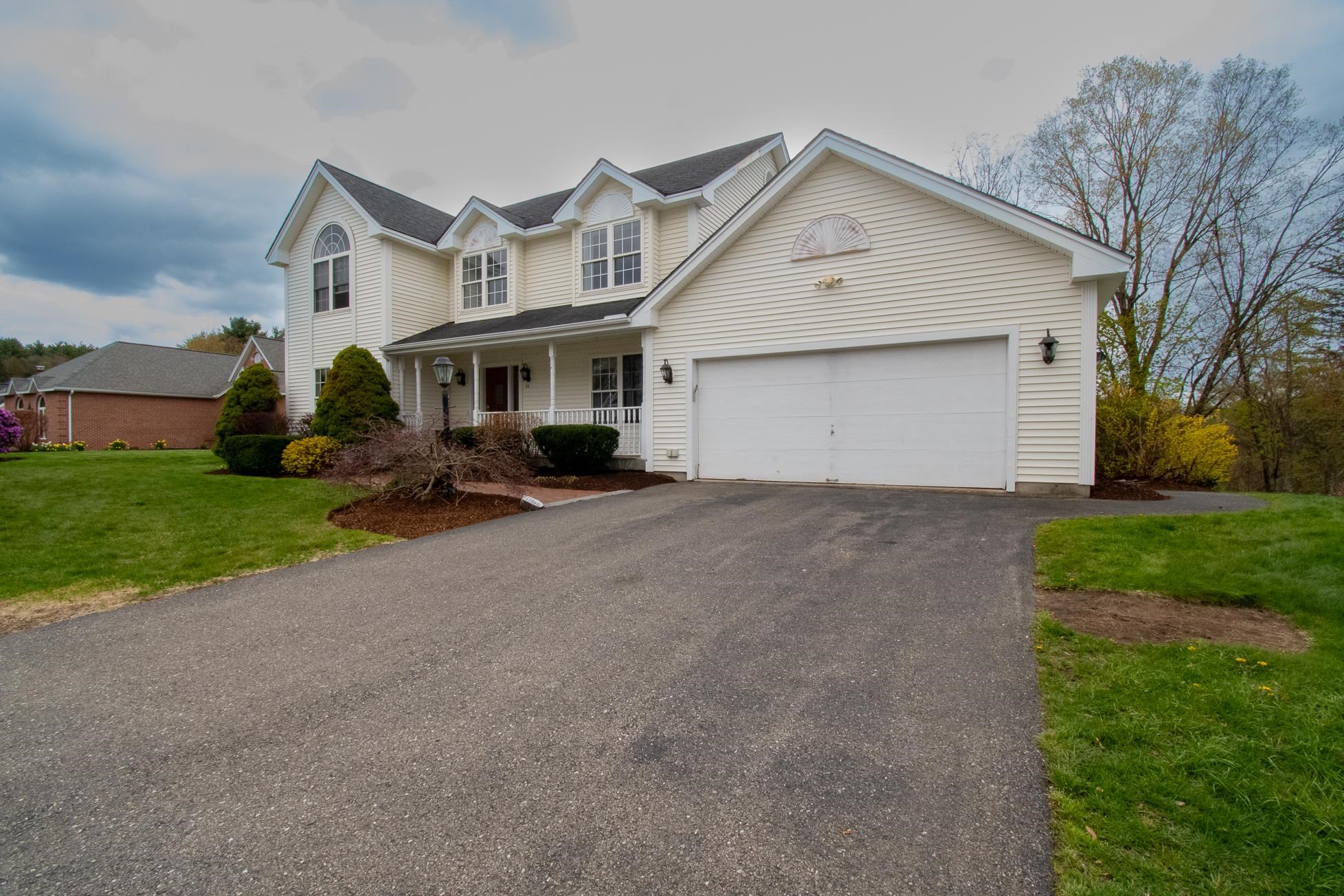 29 Mclane Ln, Manchester, NH 03104