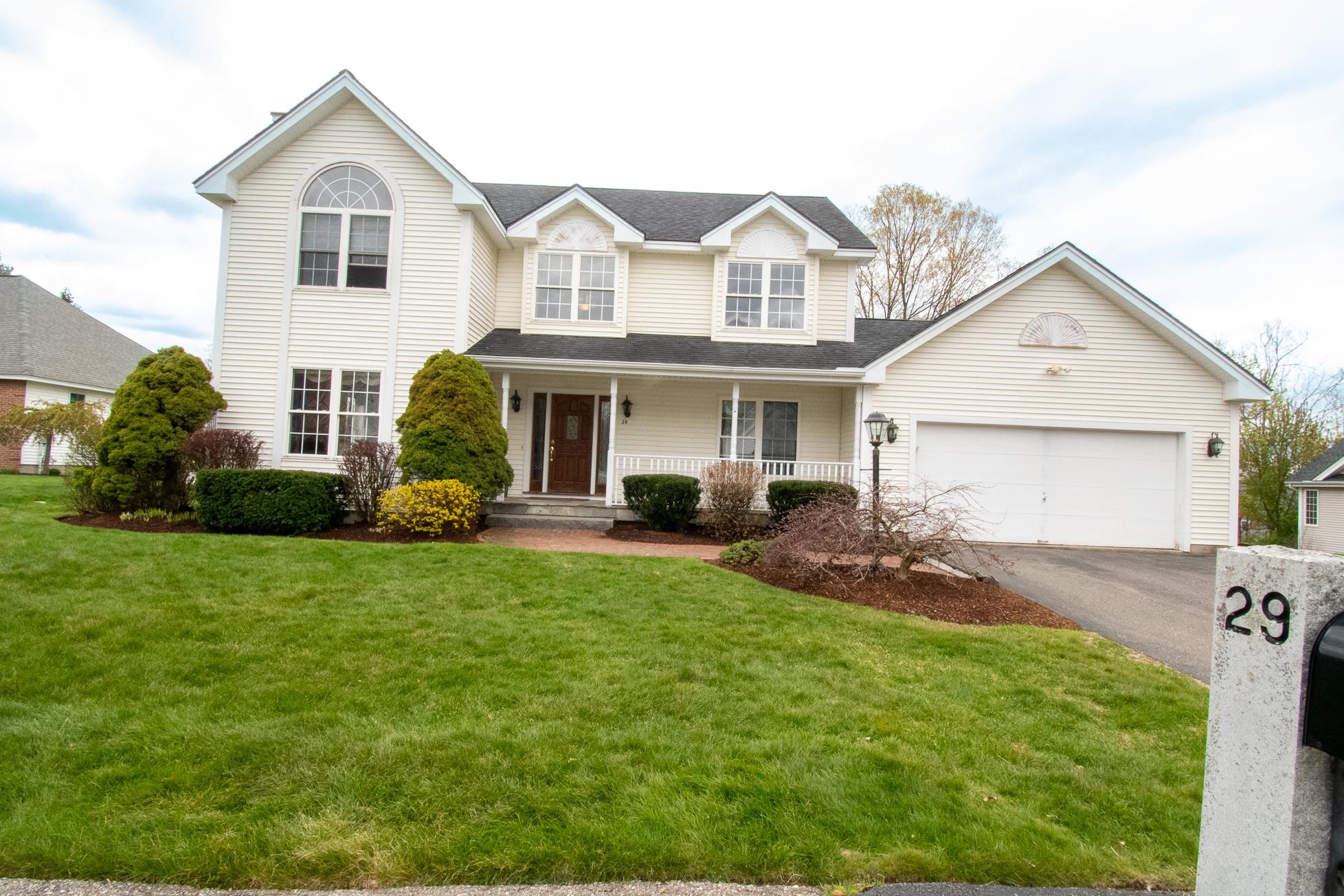 29 Mclane Ln, Manchester, NH 03104