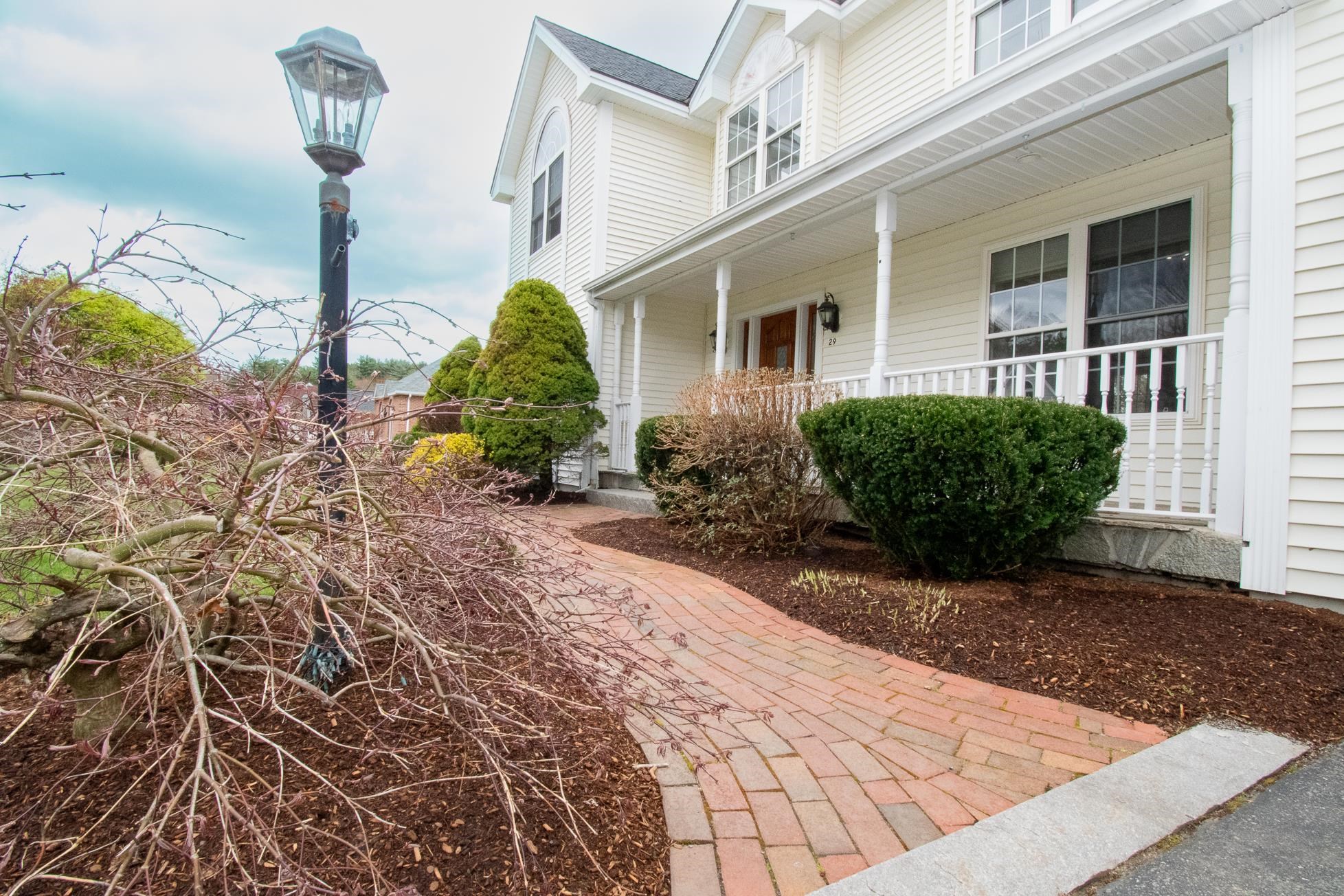 29 Mclane Ln, Manchester, NH 03104