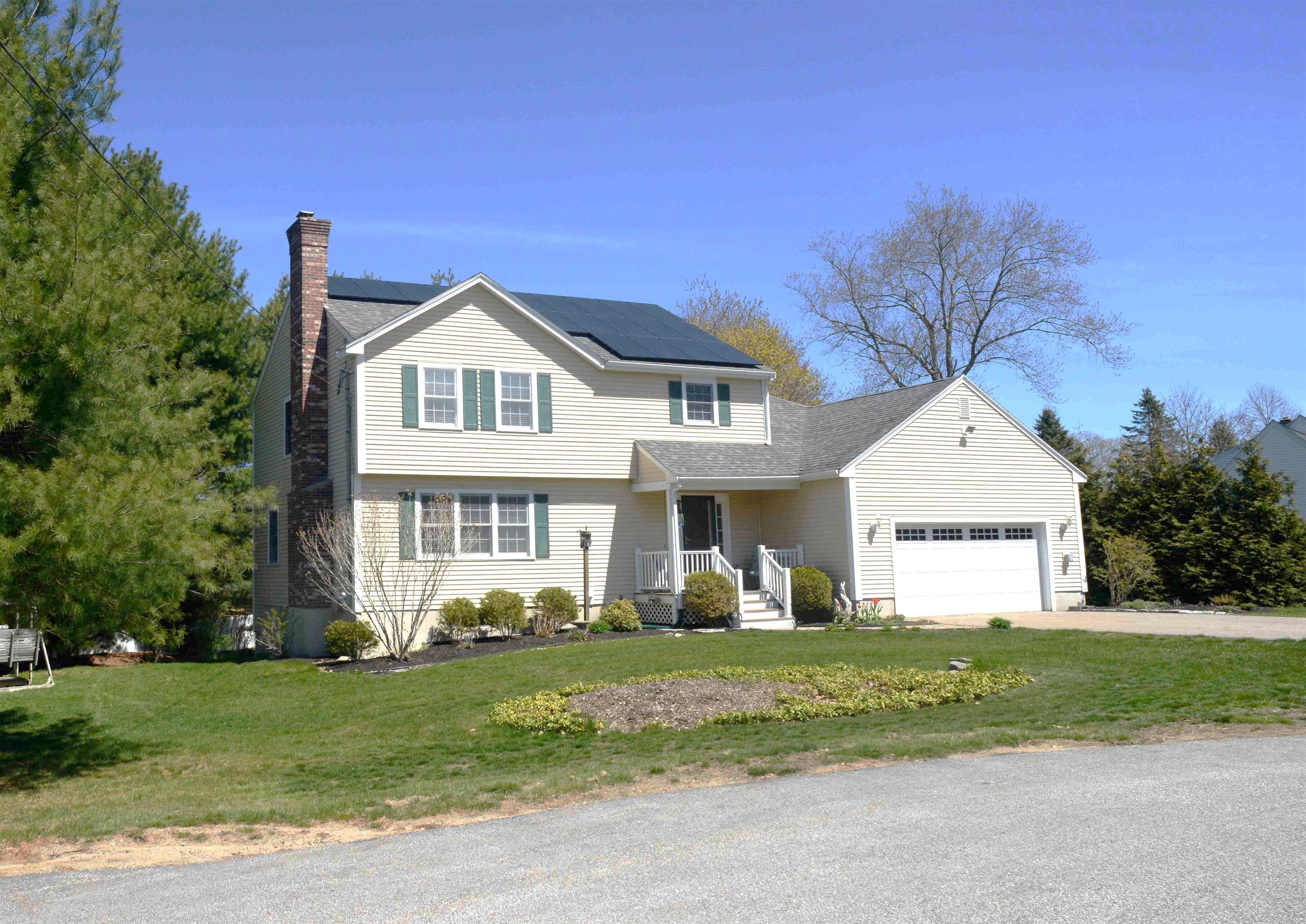 4 Shannon Dr, Stratham, NH 03885