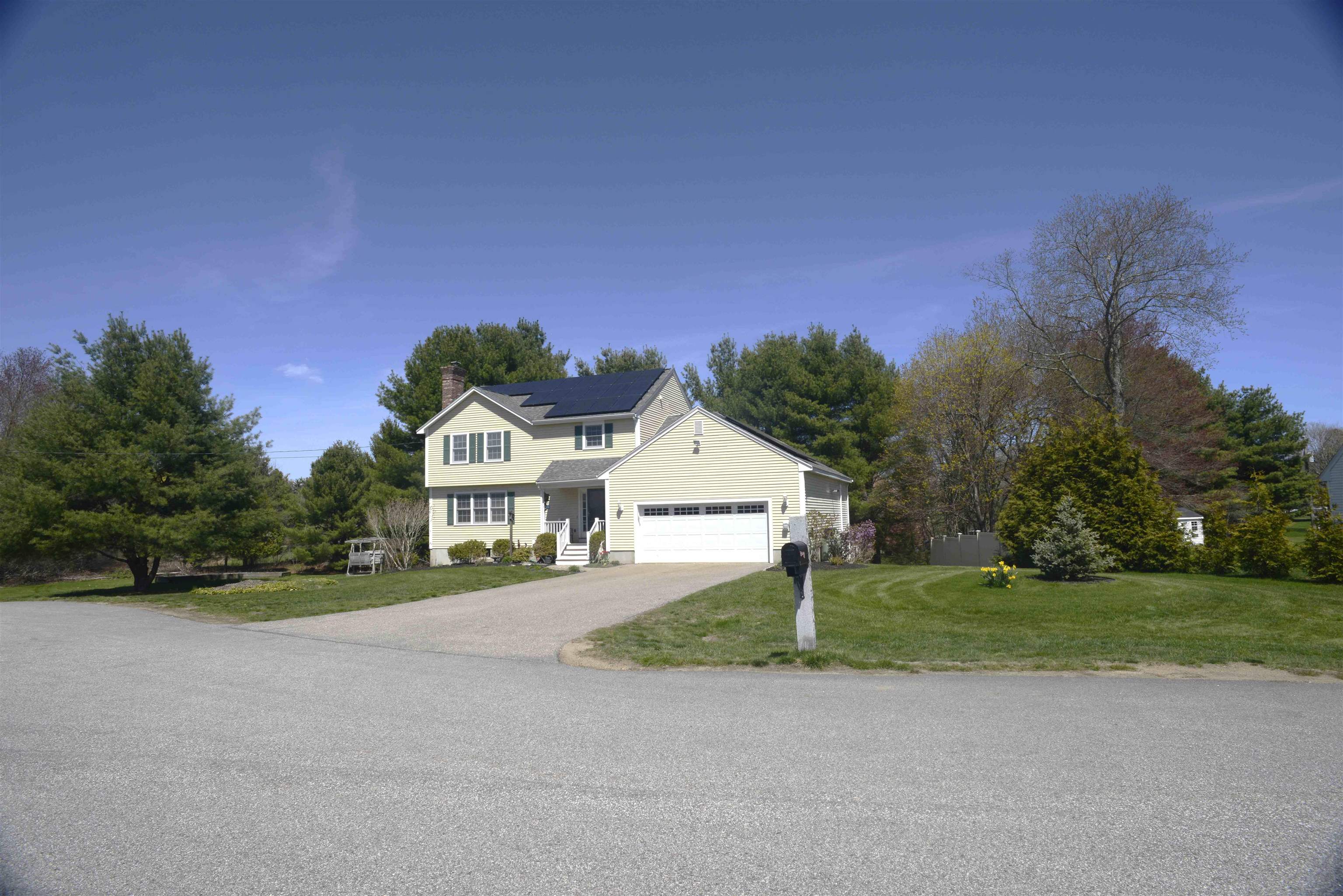 4 Shannon Dr, Stratham, NH 03885