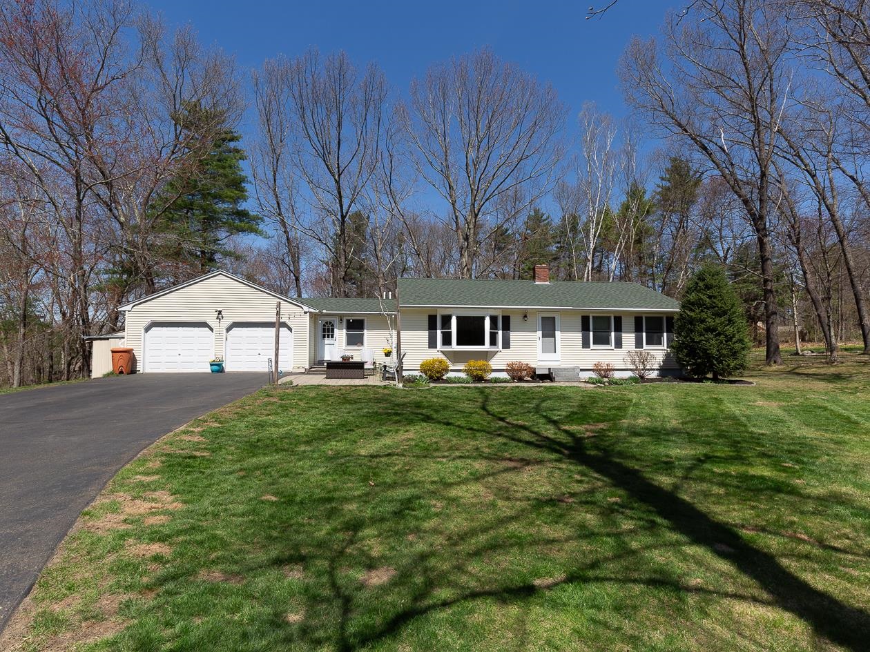 8 Laurel Ln, Stratham, NH 03885