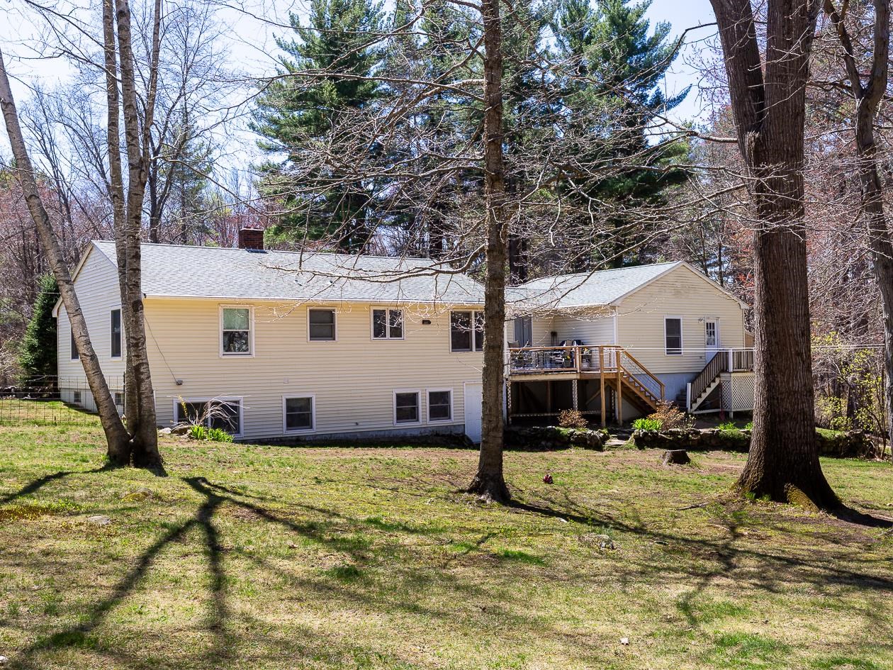 8 Laurel Ln, Stratham, NH 03885